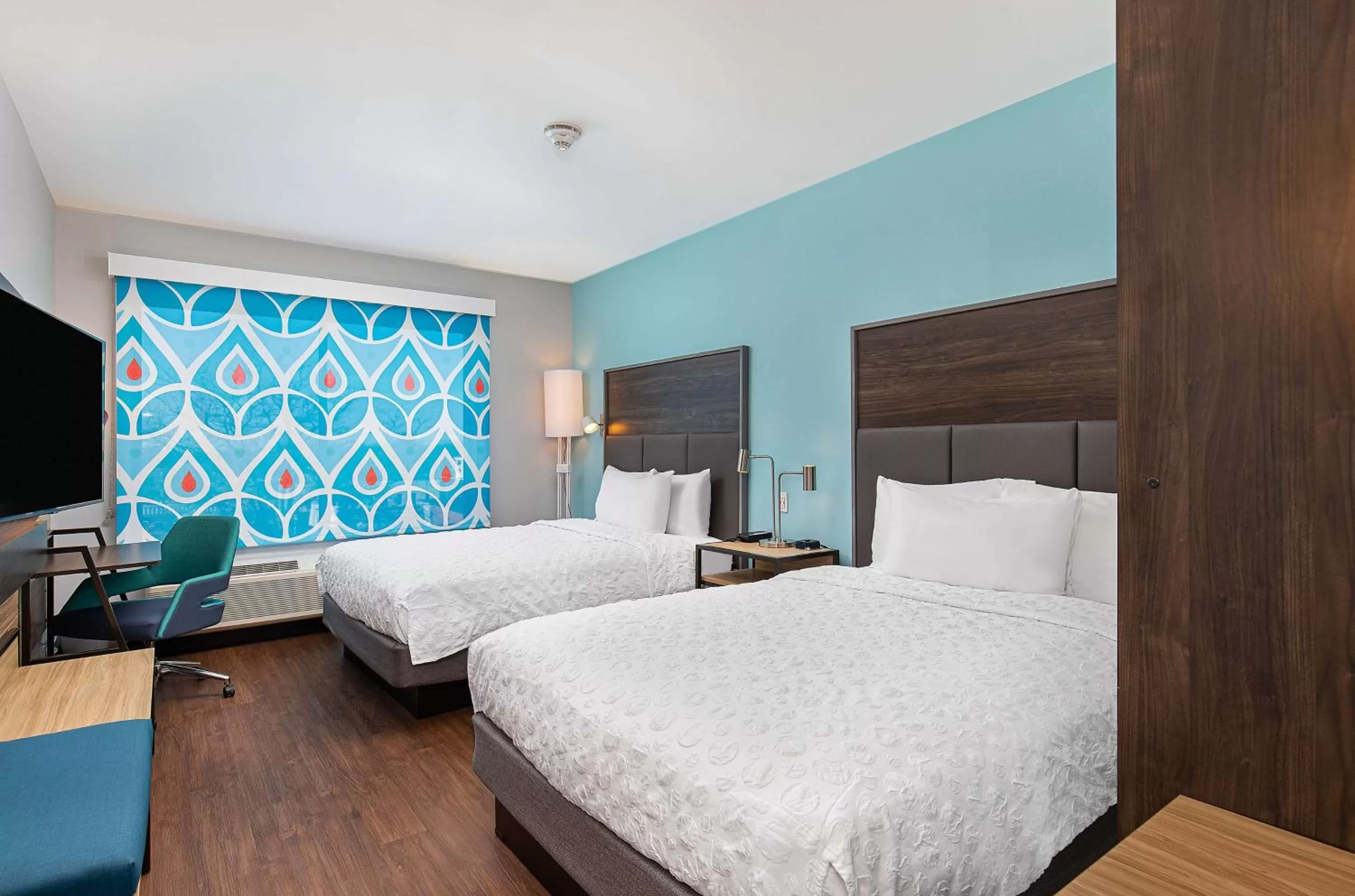 Queen Room with Two Queen Beds - Hearing Accessible in Tru By Hilton Lexington University Medical Center, Ky