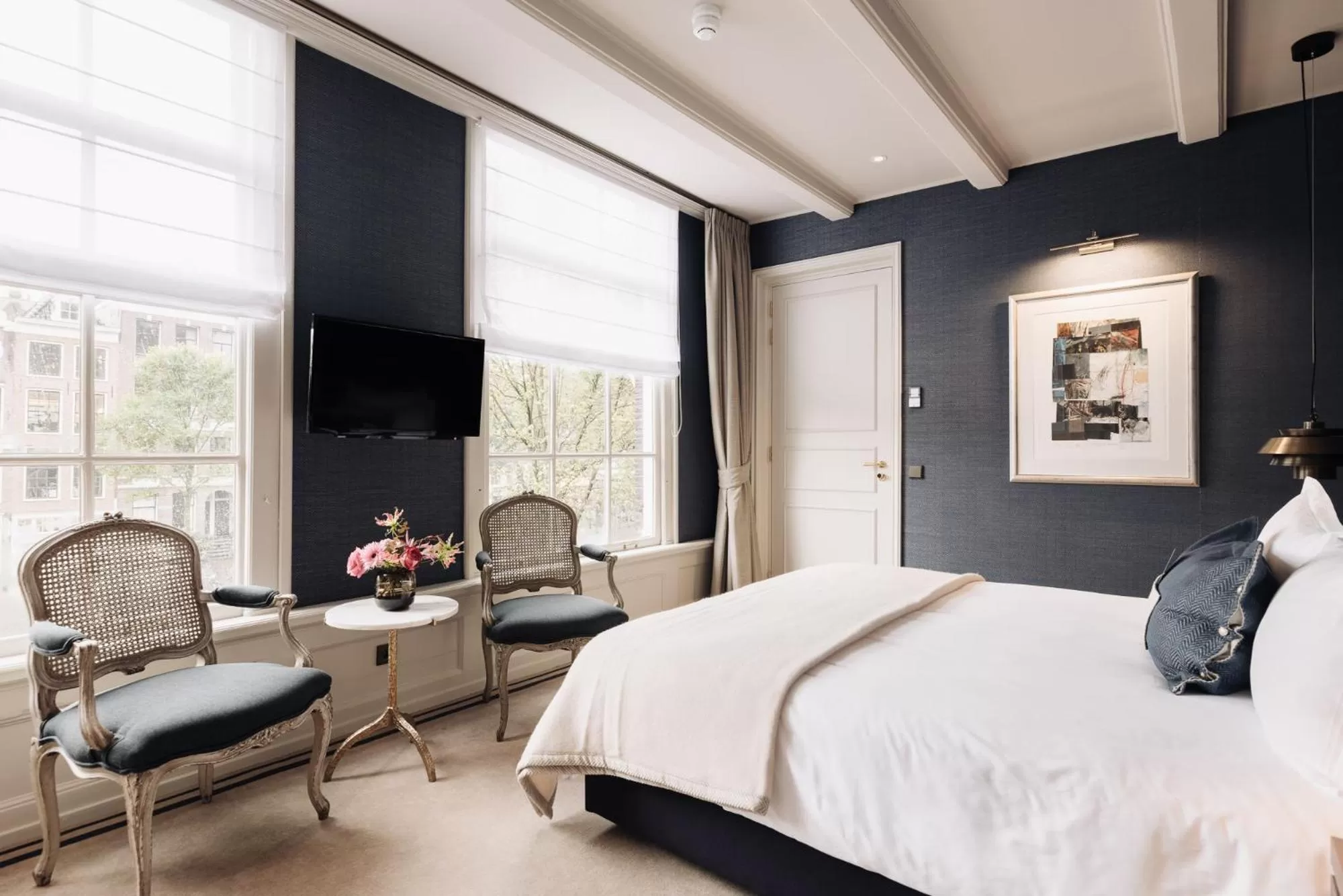 Bedroom, Bed in Hotel 717