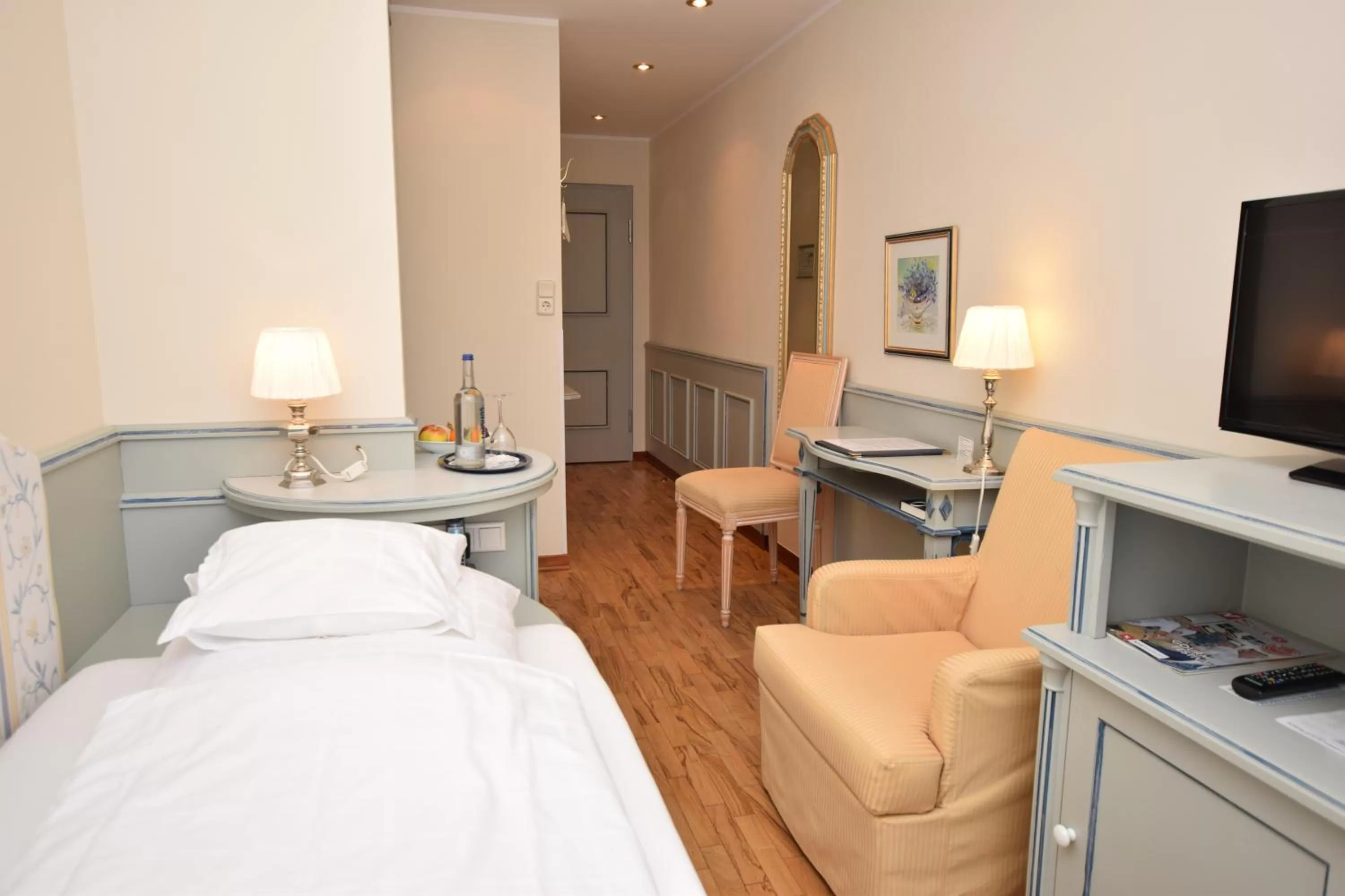 Photo of the whole room, Bed in Hotel Wiking Sylt