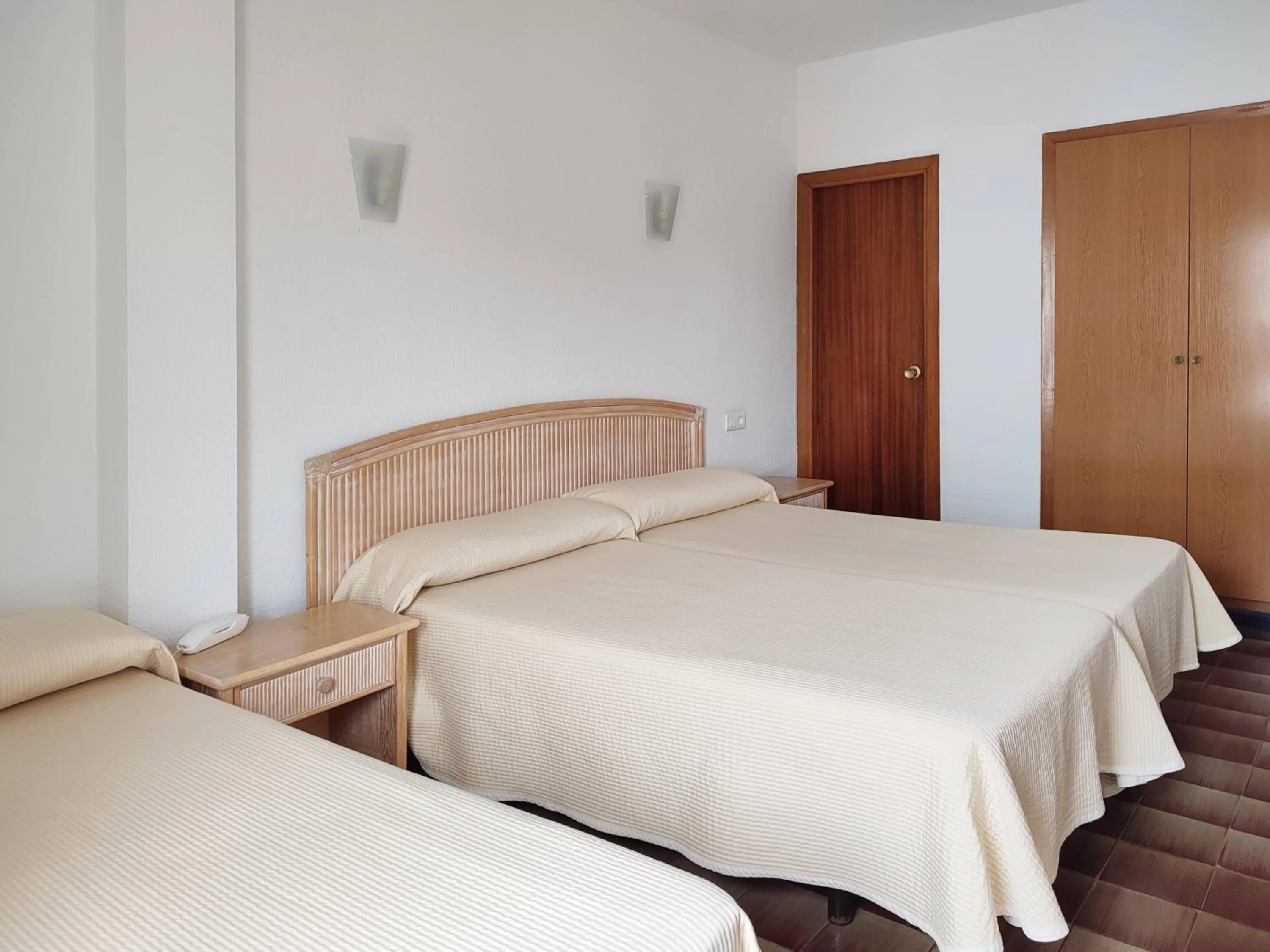 Photo of the whole room, Bed in Hotel Porto