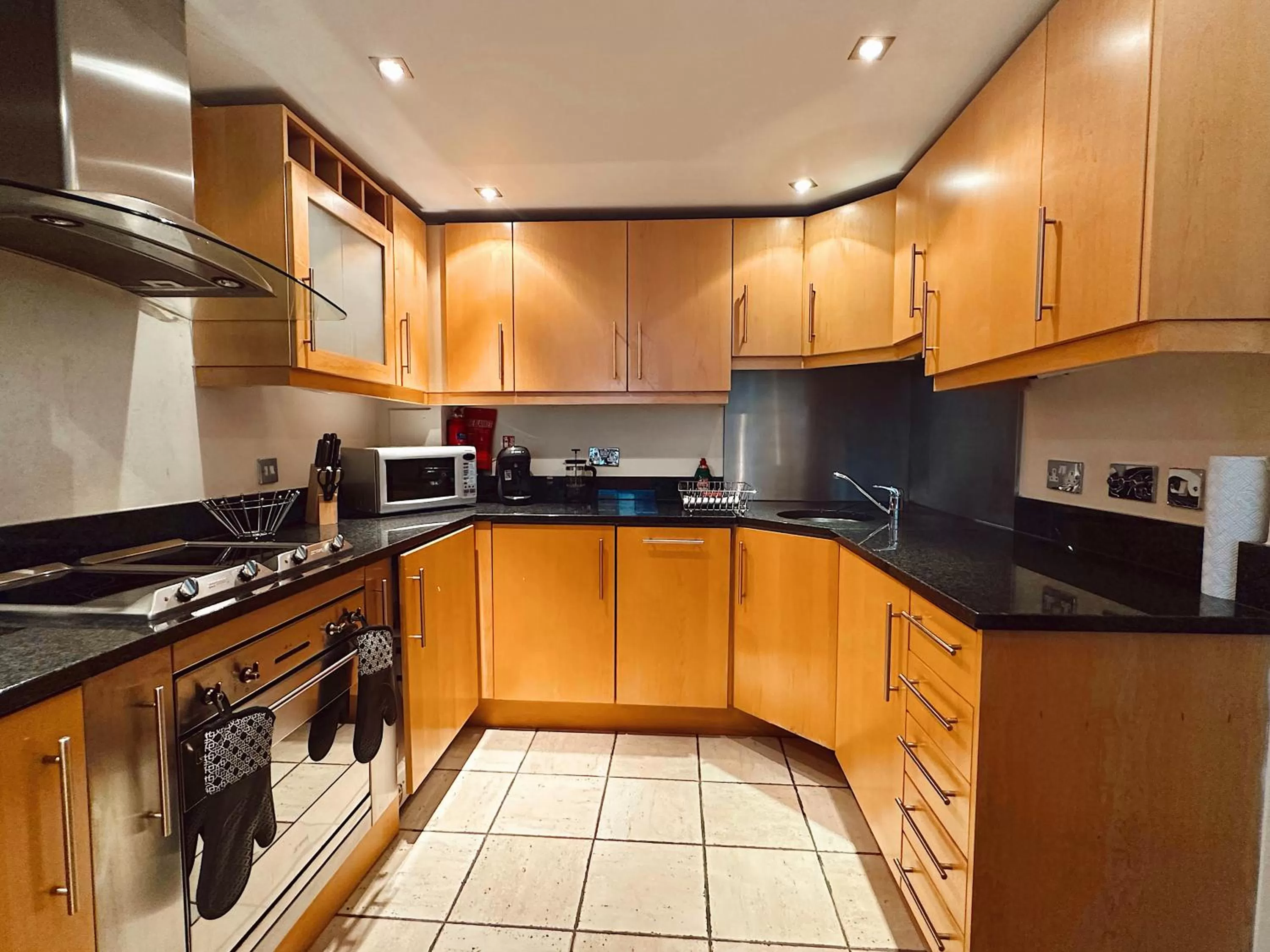 Kitchen or kitchenette in Canary Wharf - Luxury Apartments