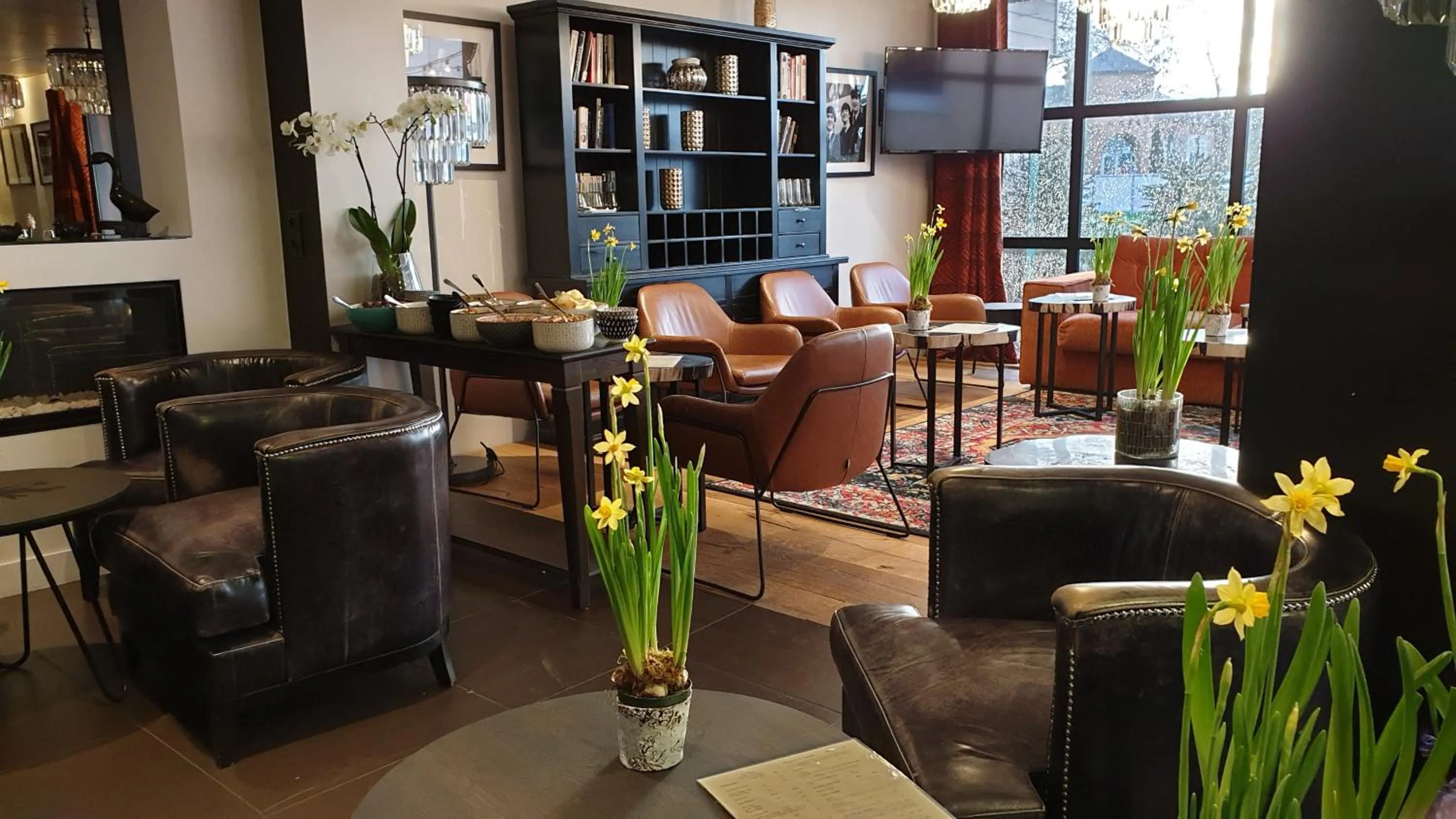 Living room, Lounge/Bar in Hotel Acadie Eragny ( ex Comfort Hotel)