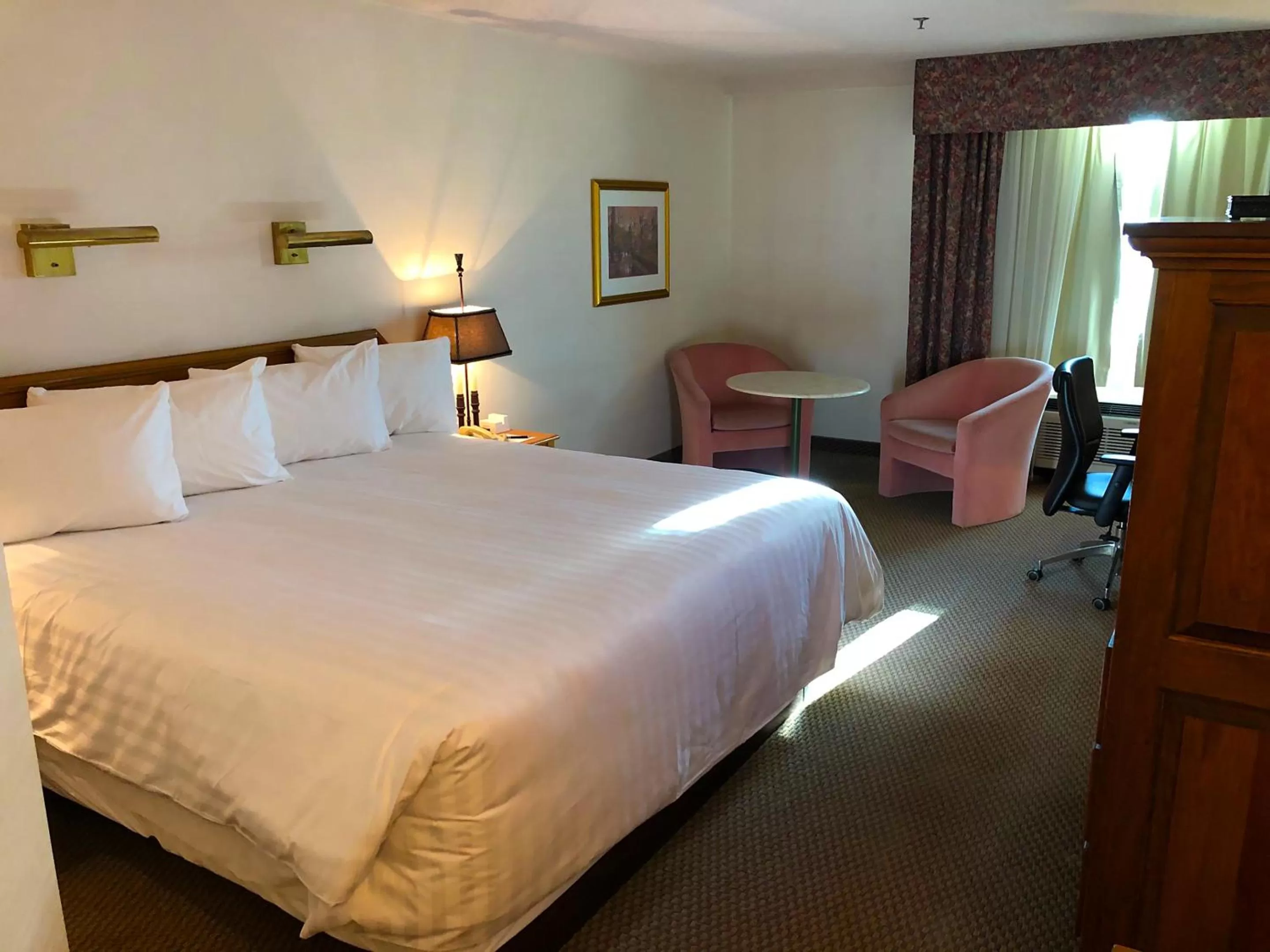 Bed in Hôtels Gouverneur Montréal - Île Charron