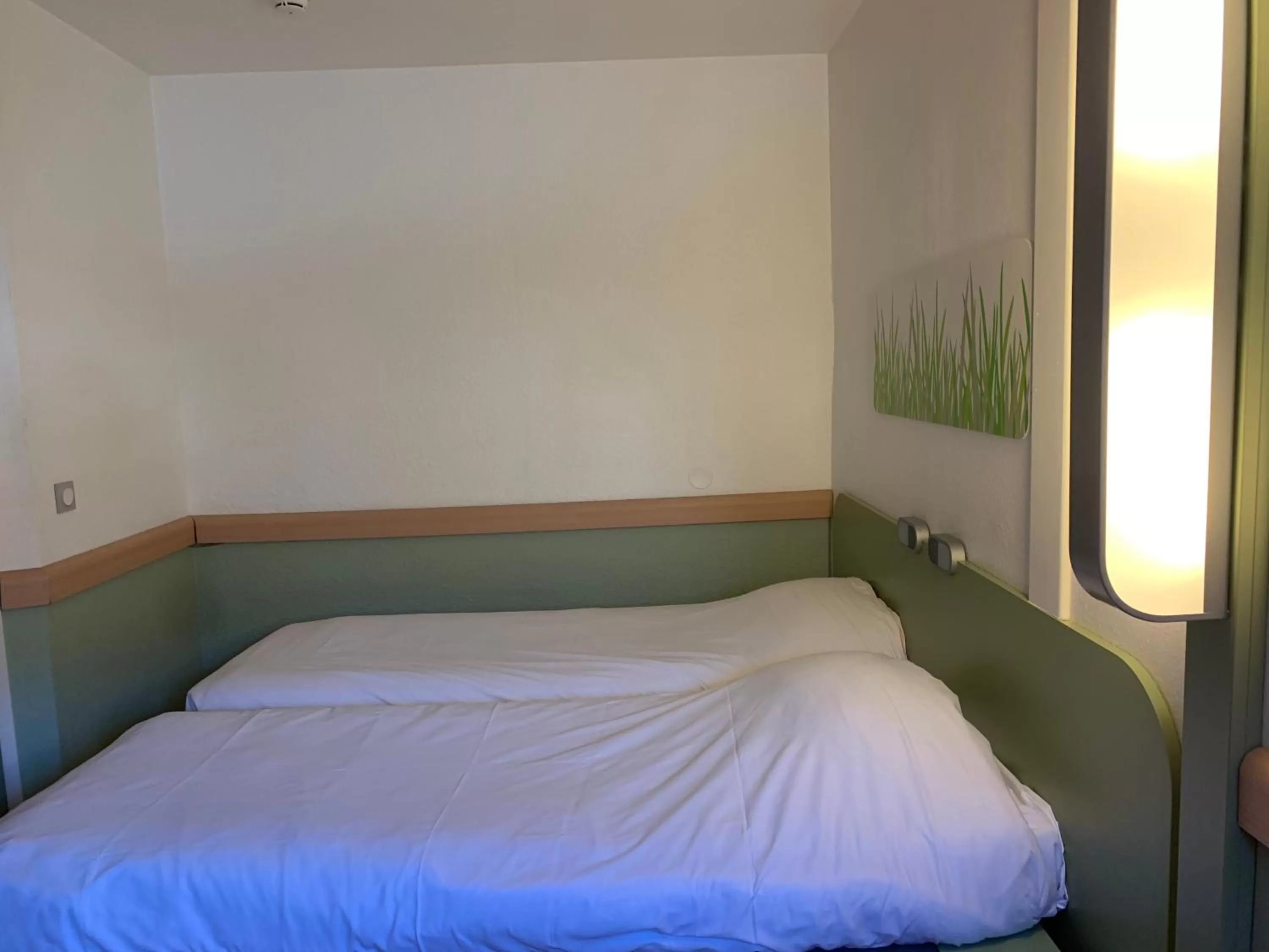 Bed in ibis budget Chambéry Sud Challes Les Eaux