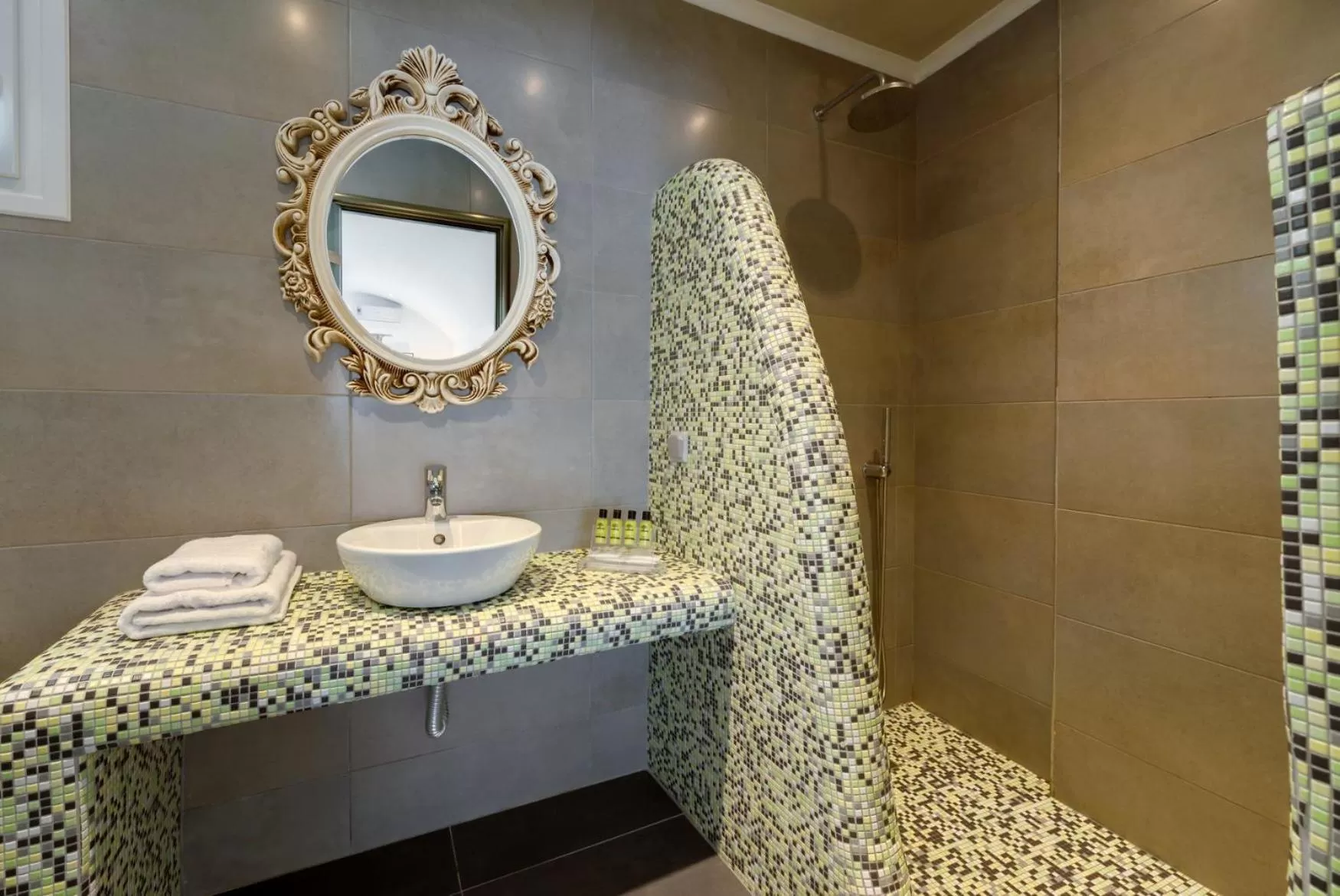 Bathroom in A&G Suites