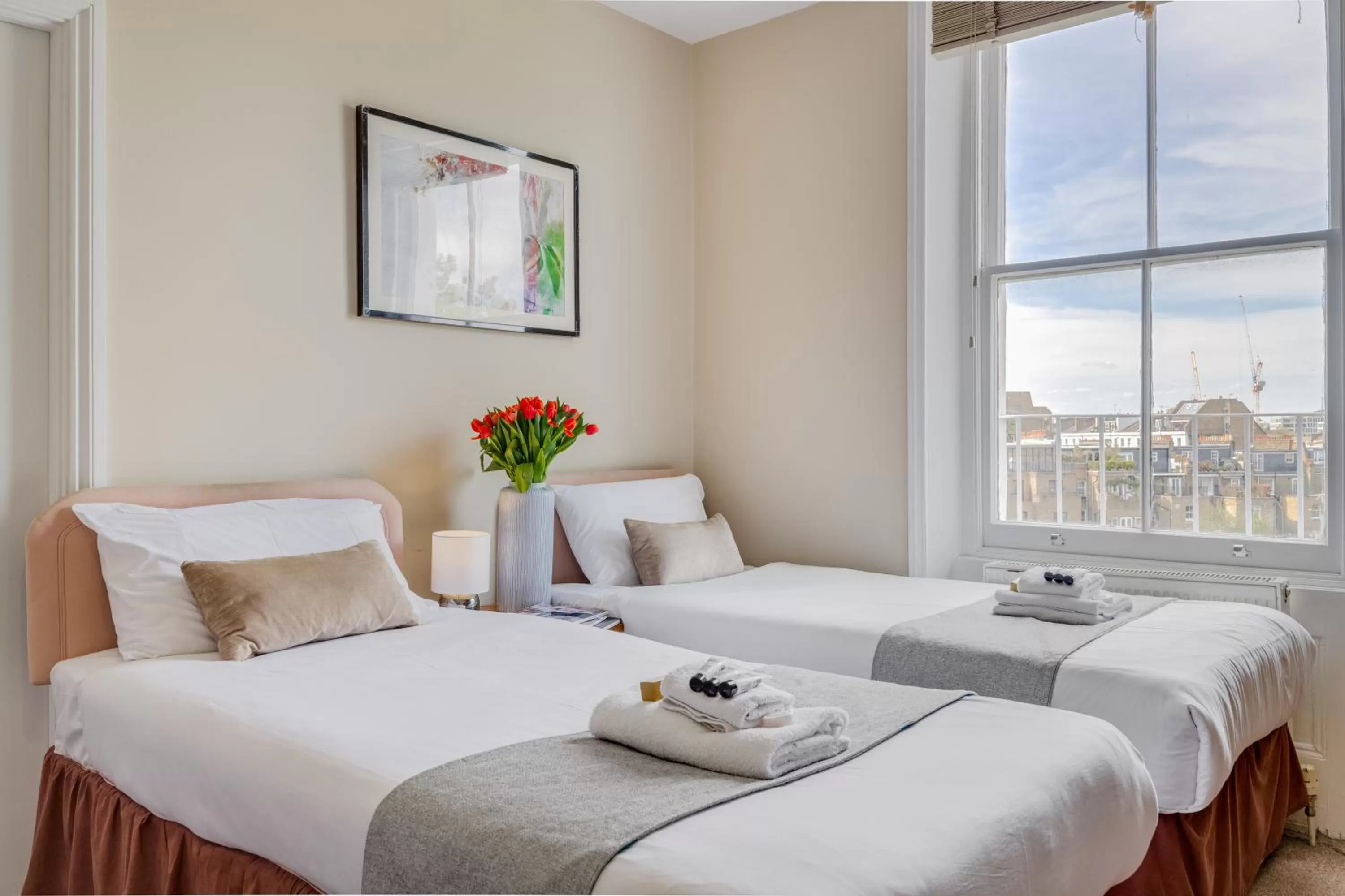 Bed in 1 Lexham Gardens Hotel