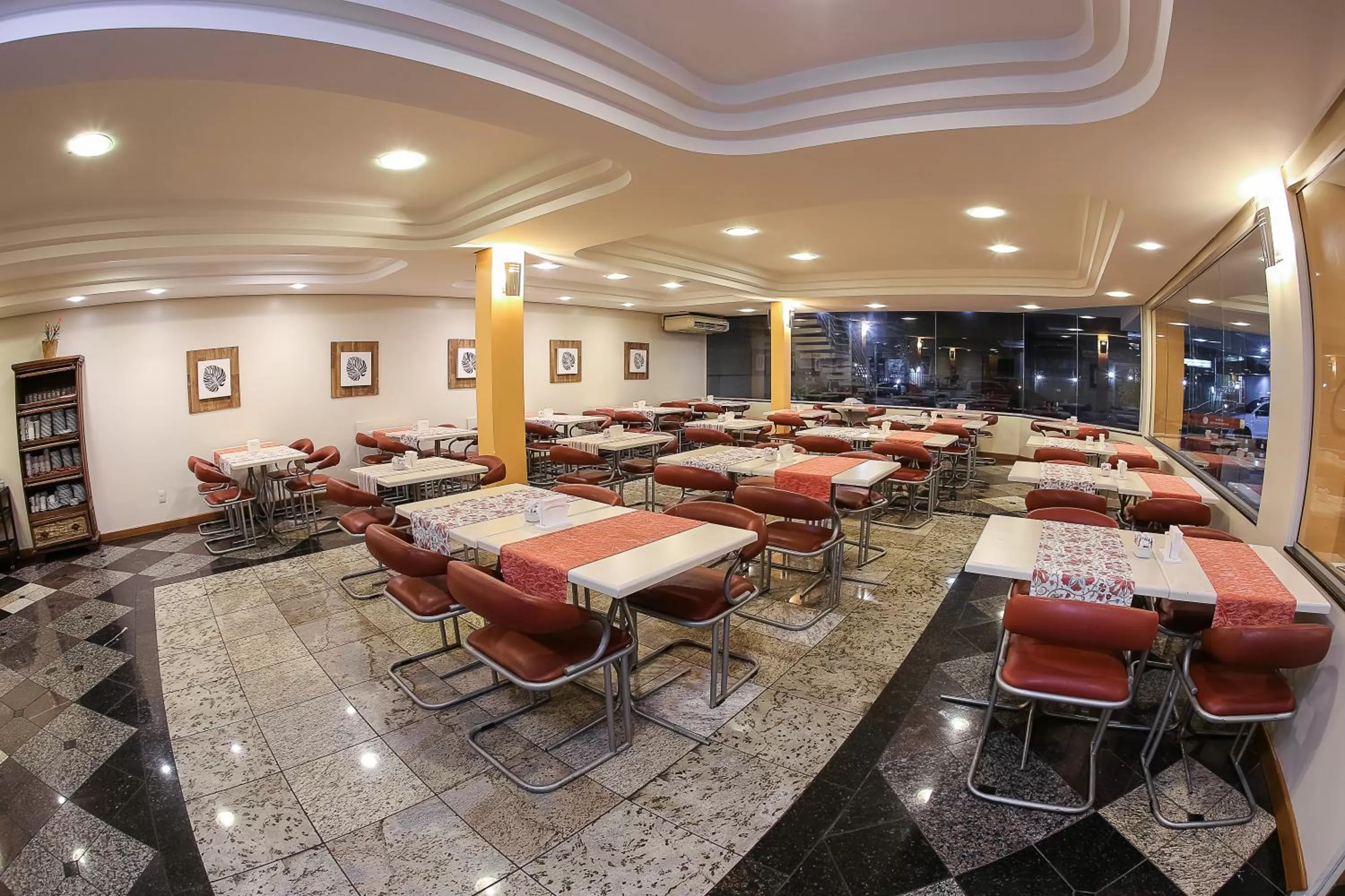 Restaurant/places to eat in Hotel Metropolitan Canoas