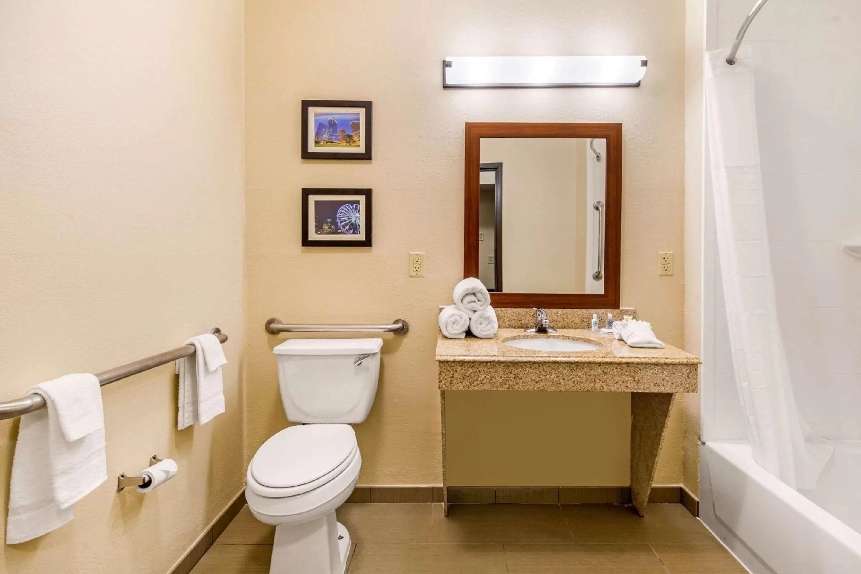 Bedroom, Bathroom in Comfort Inn & Suites IAH Bush Airport – East