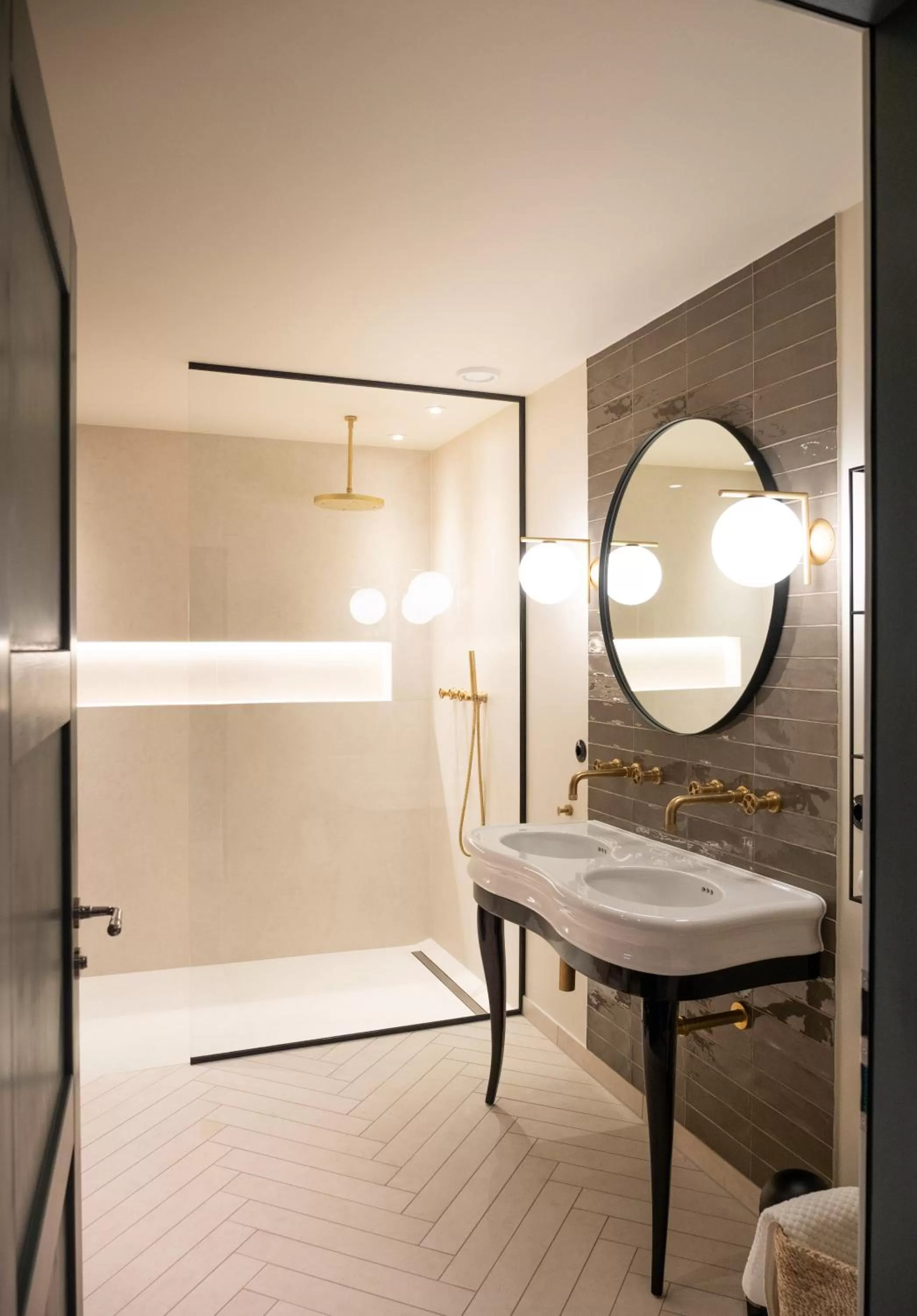 Shower in Alpenloge Design Hotel