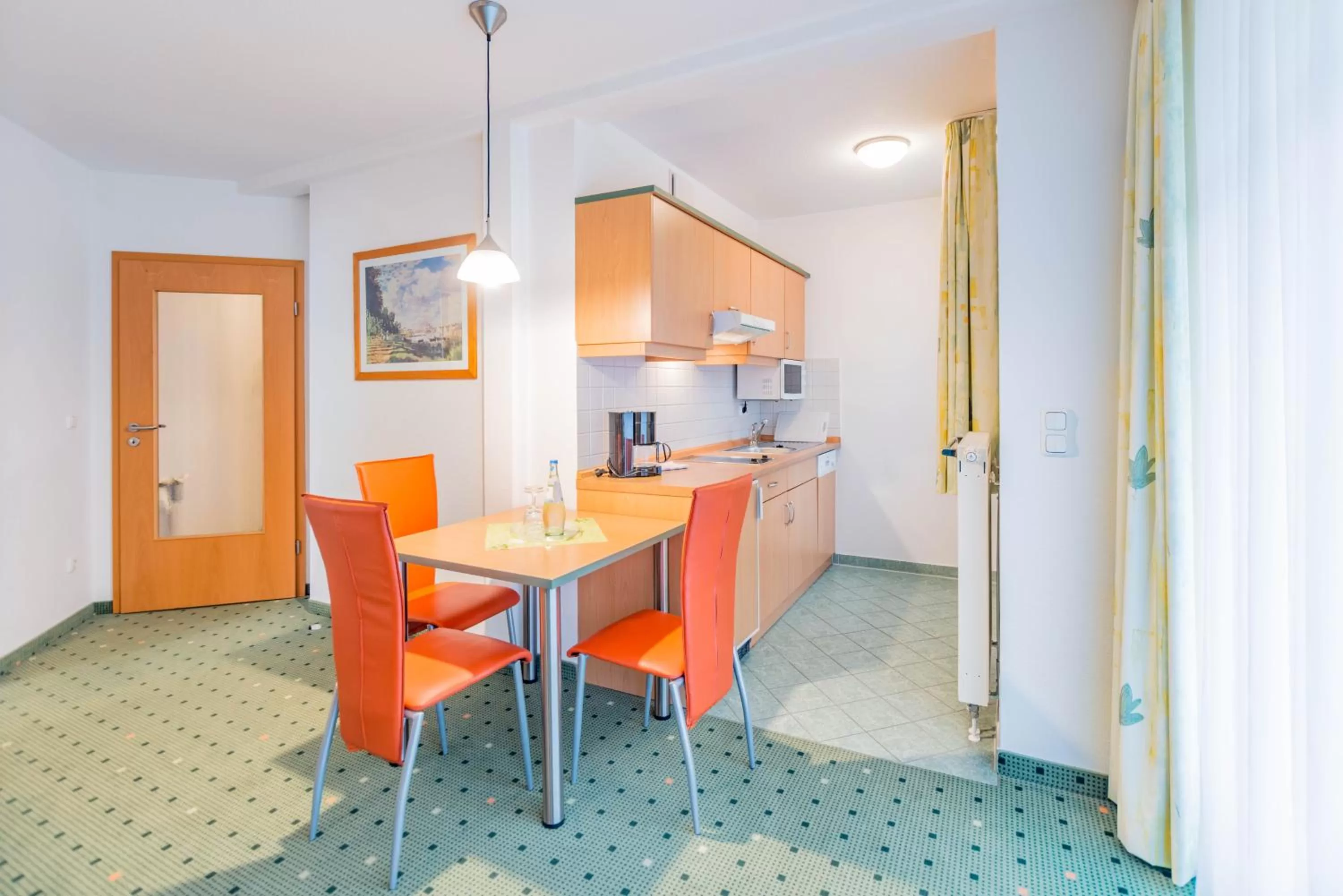 Photo of the whole room, Kitchen/Kitchenette in Am Weststrand Apartmenthaus Waldeck