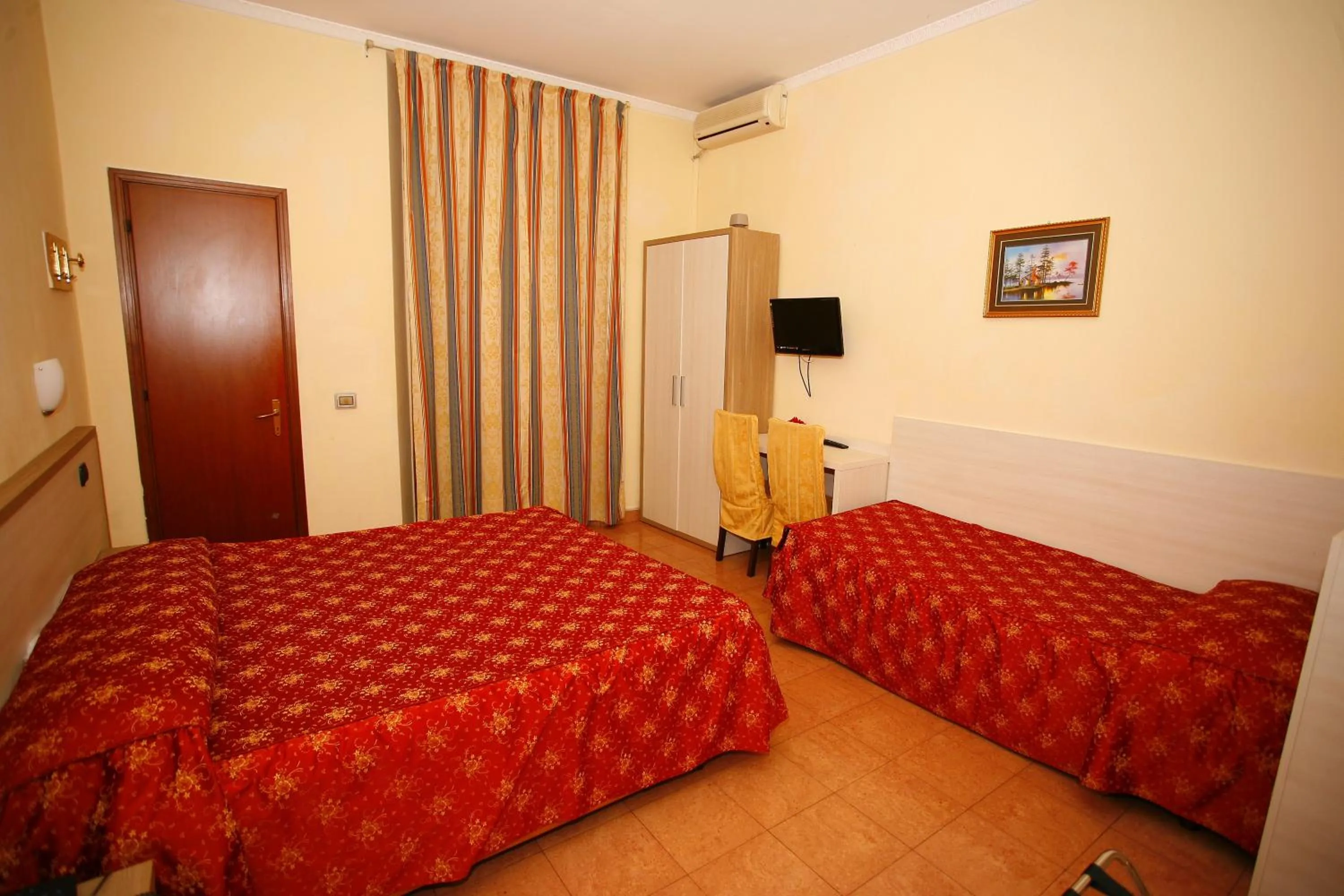 Bedroom, Bed in Hotel Adler