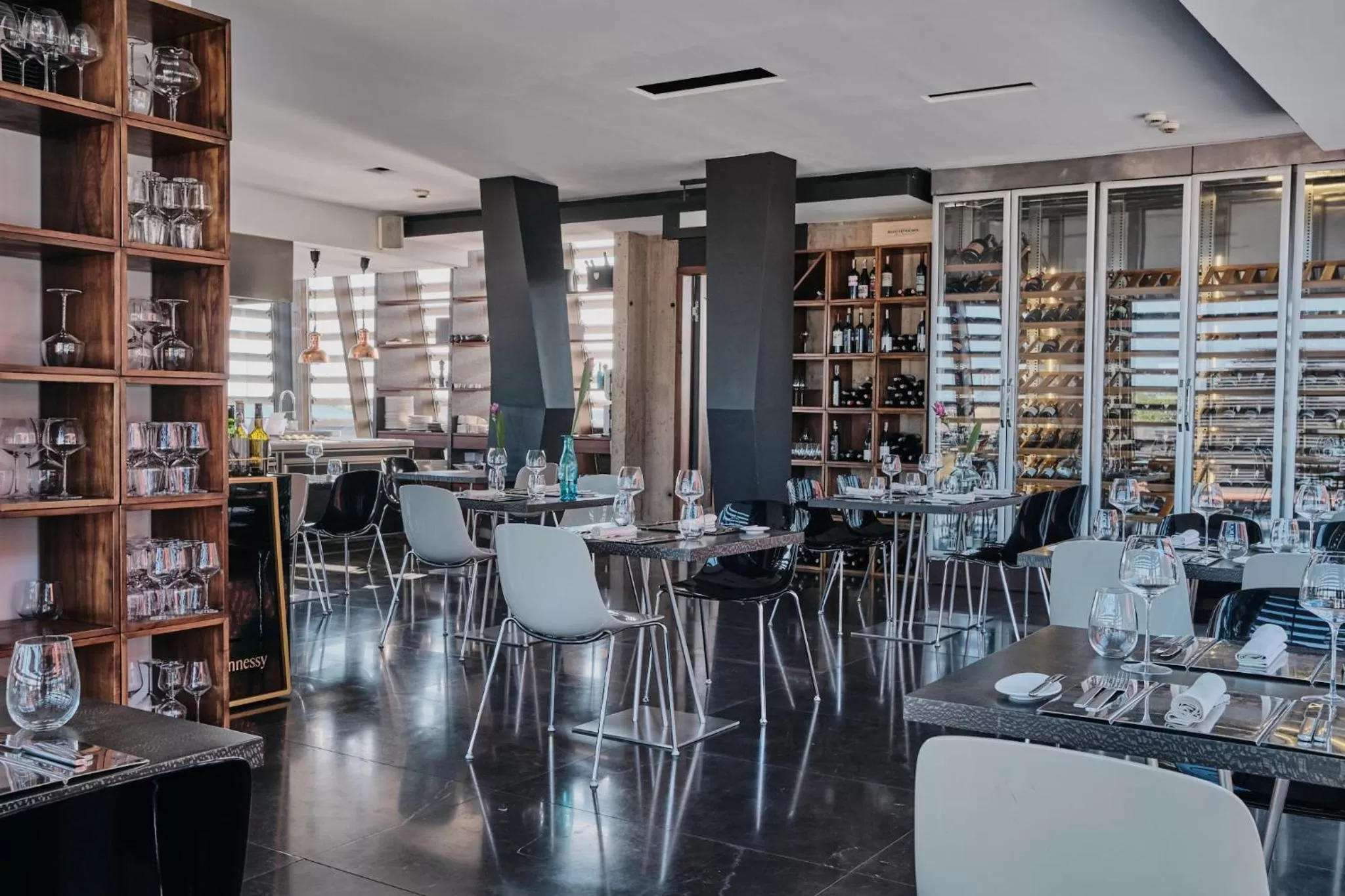 Restaurant/places to eat in Hotel Monopol