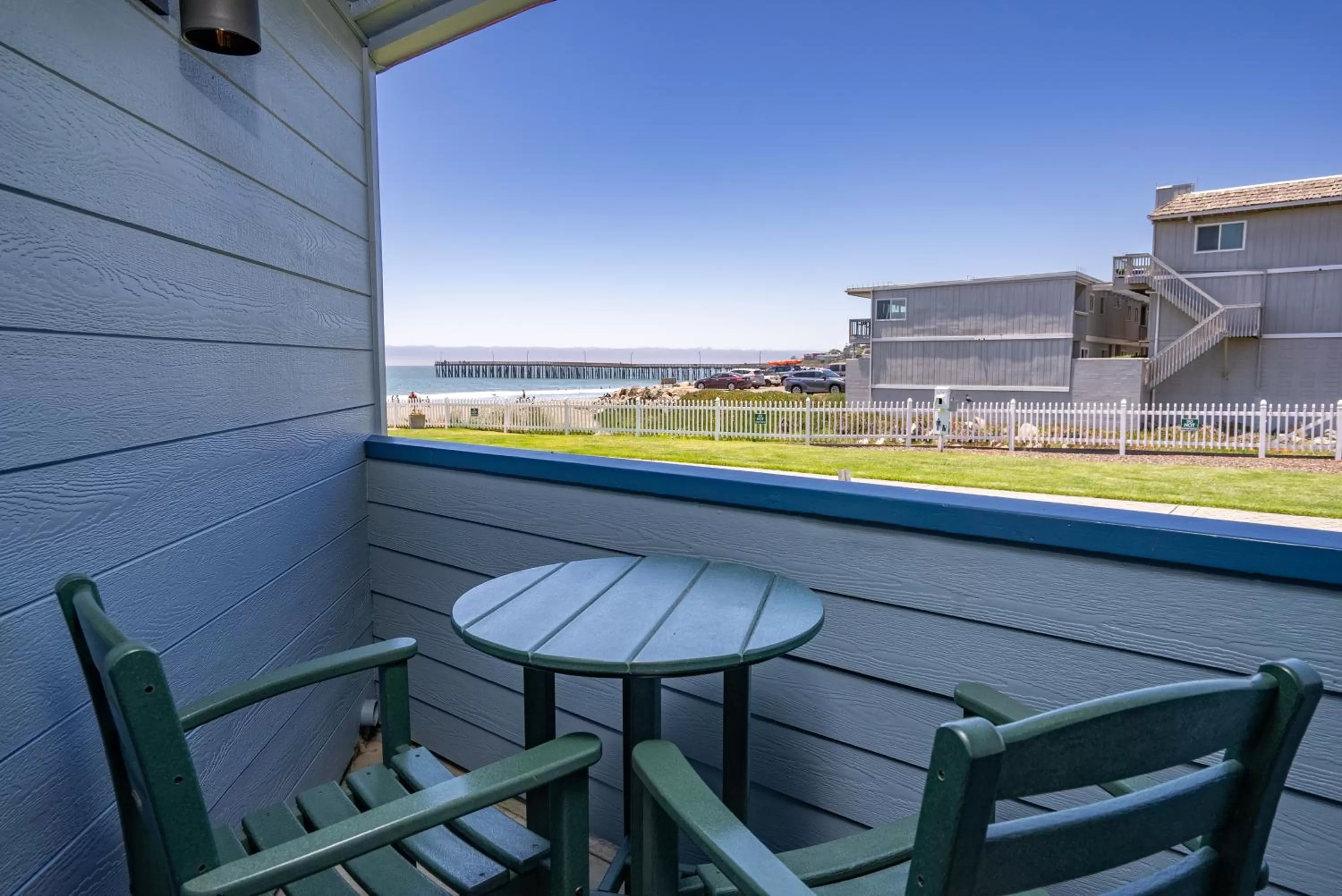 Patio, Balcony/Terrace in Shoreline Inn...on the beach