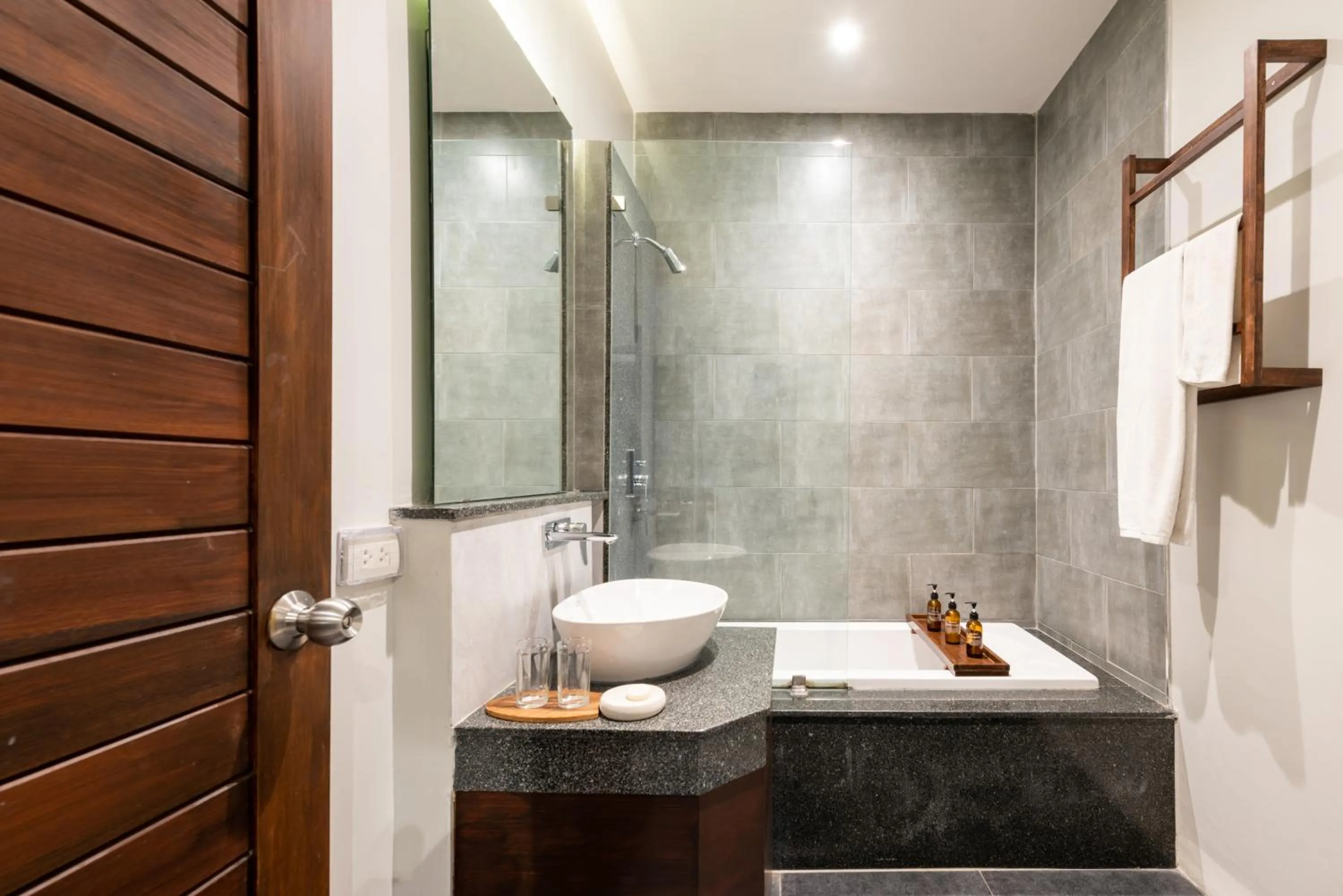 Shower in Cherlock hotel