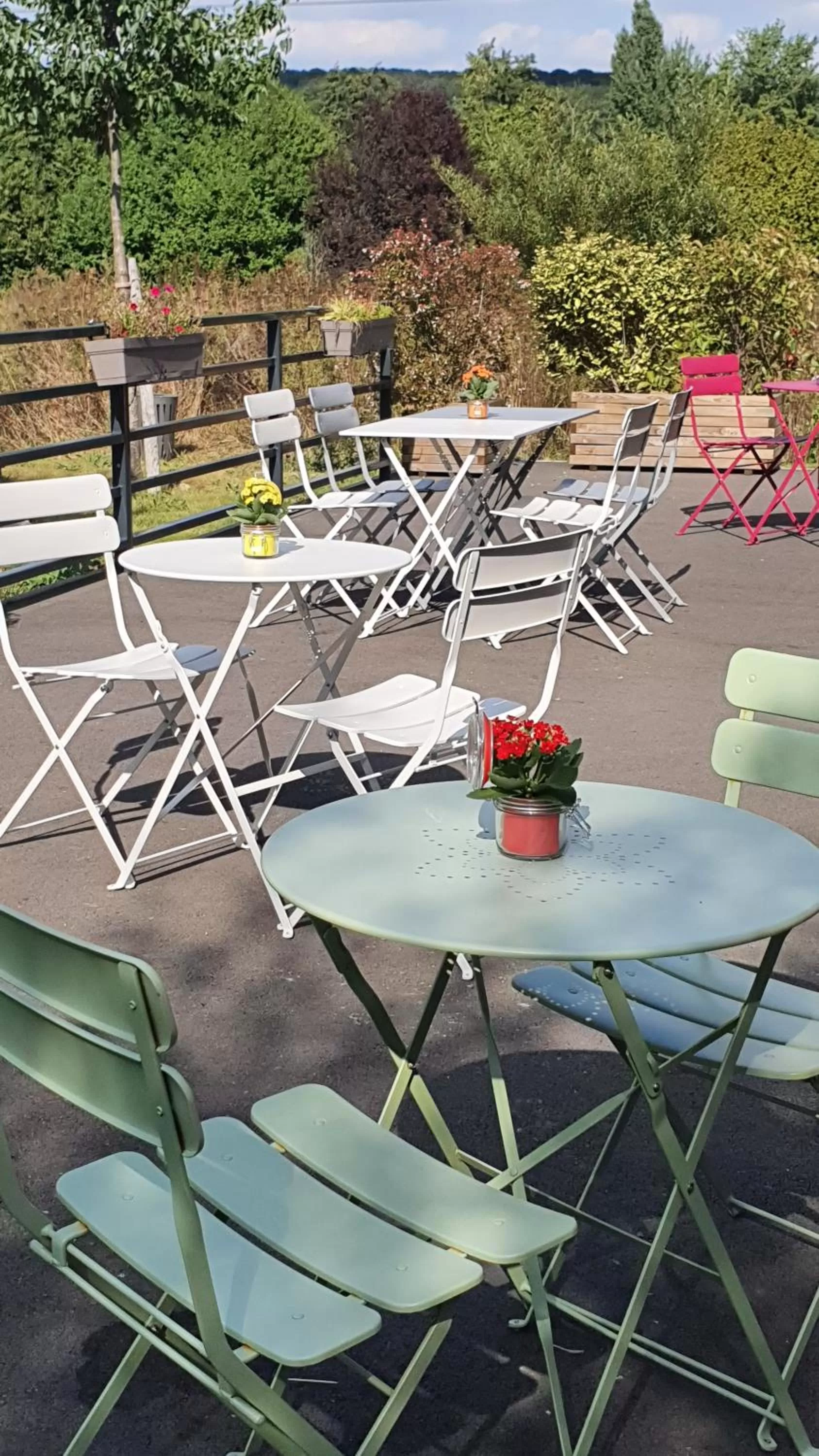 Patio in B&B HOTEL Igny Palaiseau