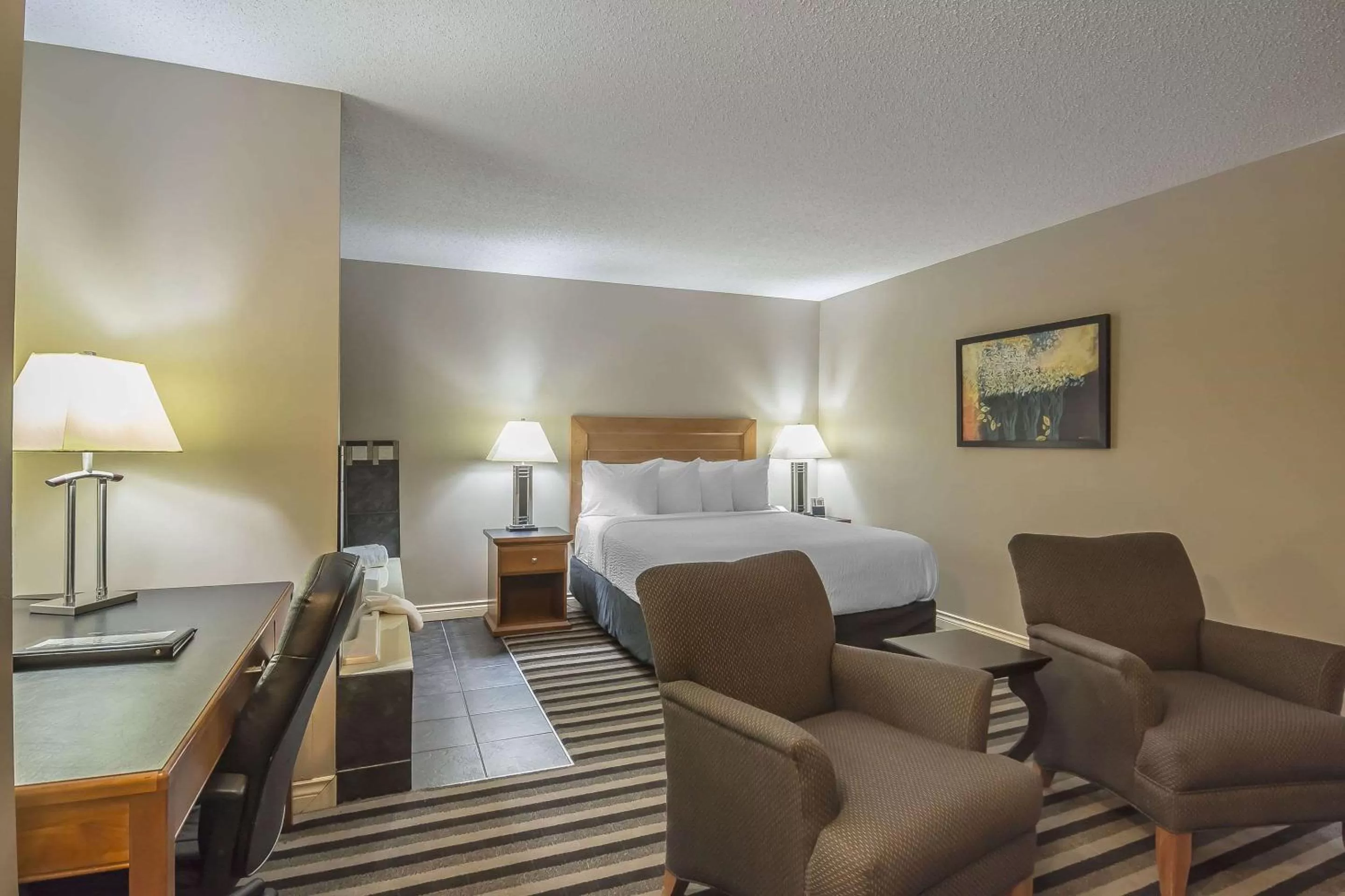 Photo of the whole room, Bed in Quality Inn West Edmonton