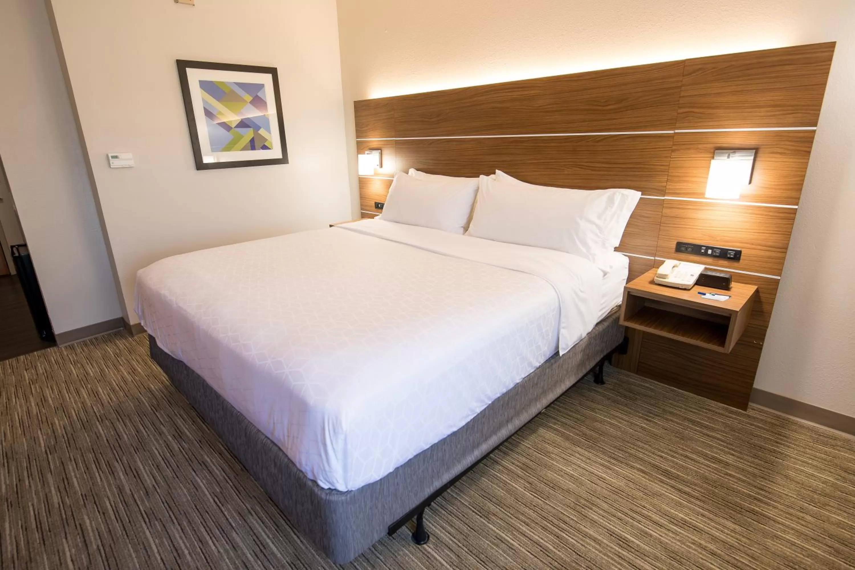 Photo of the whole room, Bed in Holiday Inn Express Atlanta-Stone Mountain by IHG
