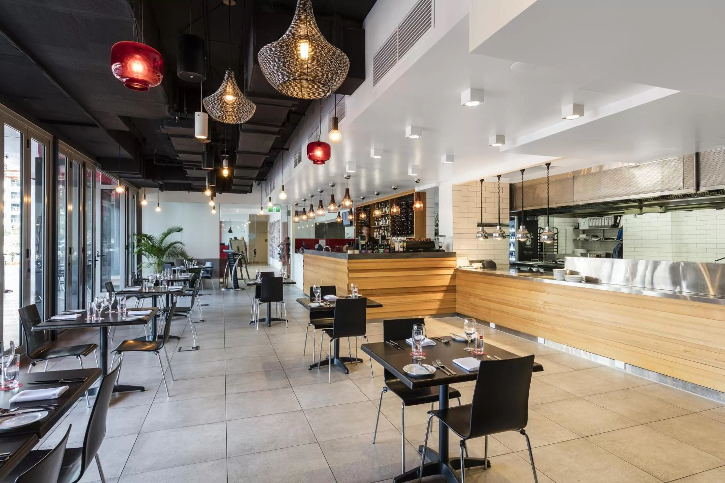 Restaurant/places to eat in Oaks Darwin Elan Hotel