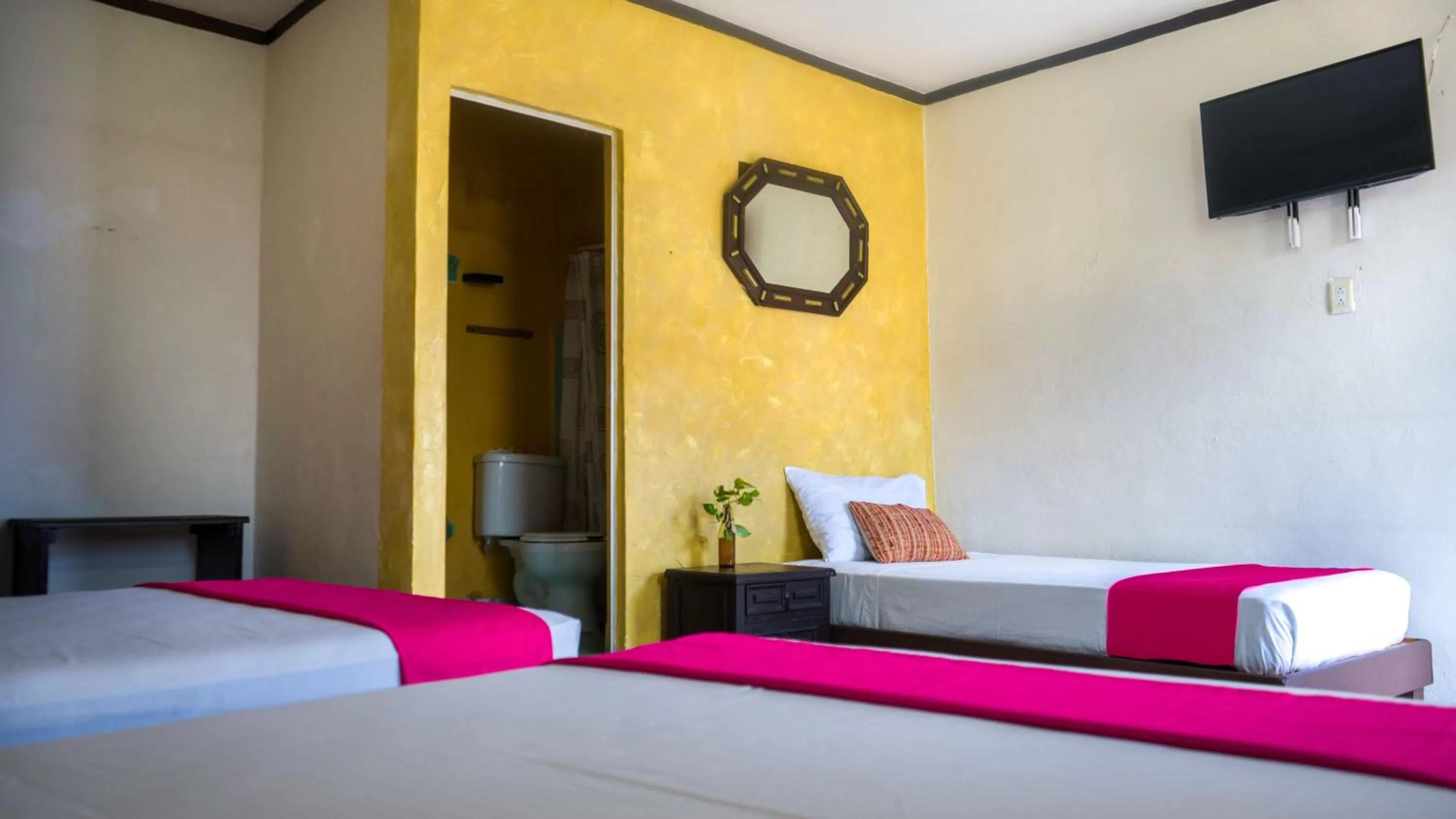 TV and multimedia, Bed in Hotel Mucuy