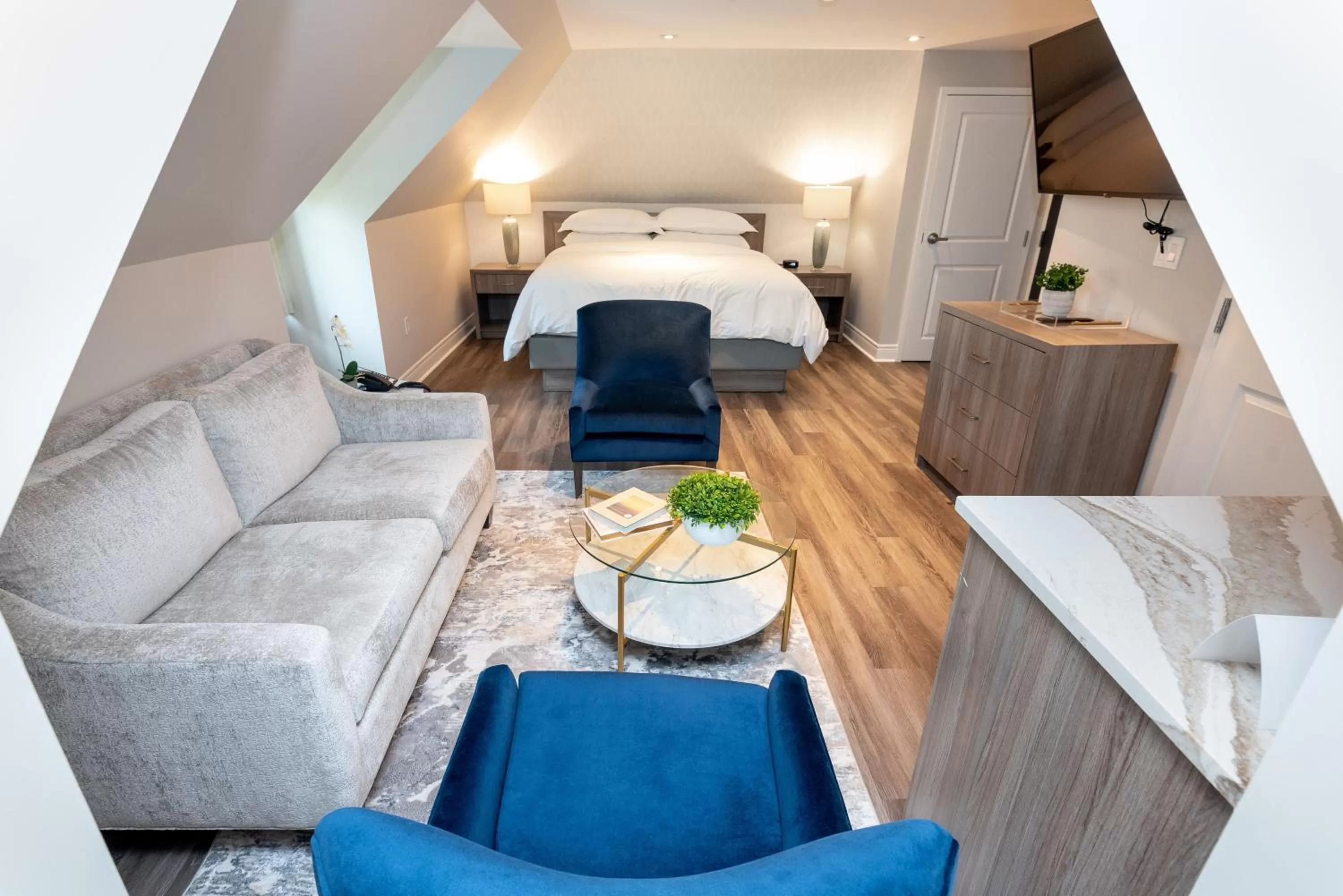 Living room, Bed in The Glenerin Inn