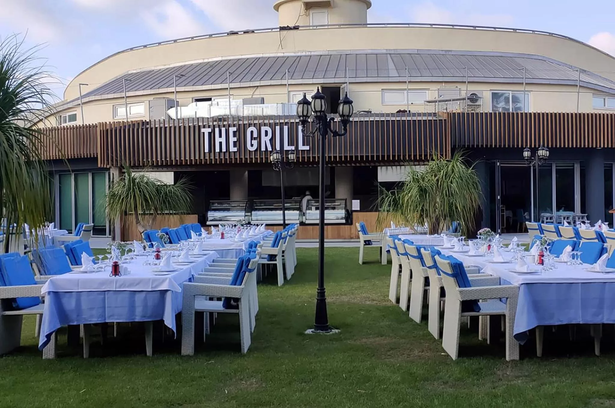 Restaurant/places to eat in Calista Luxury Resort