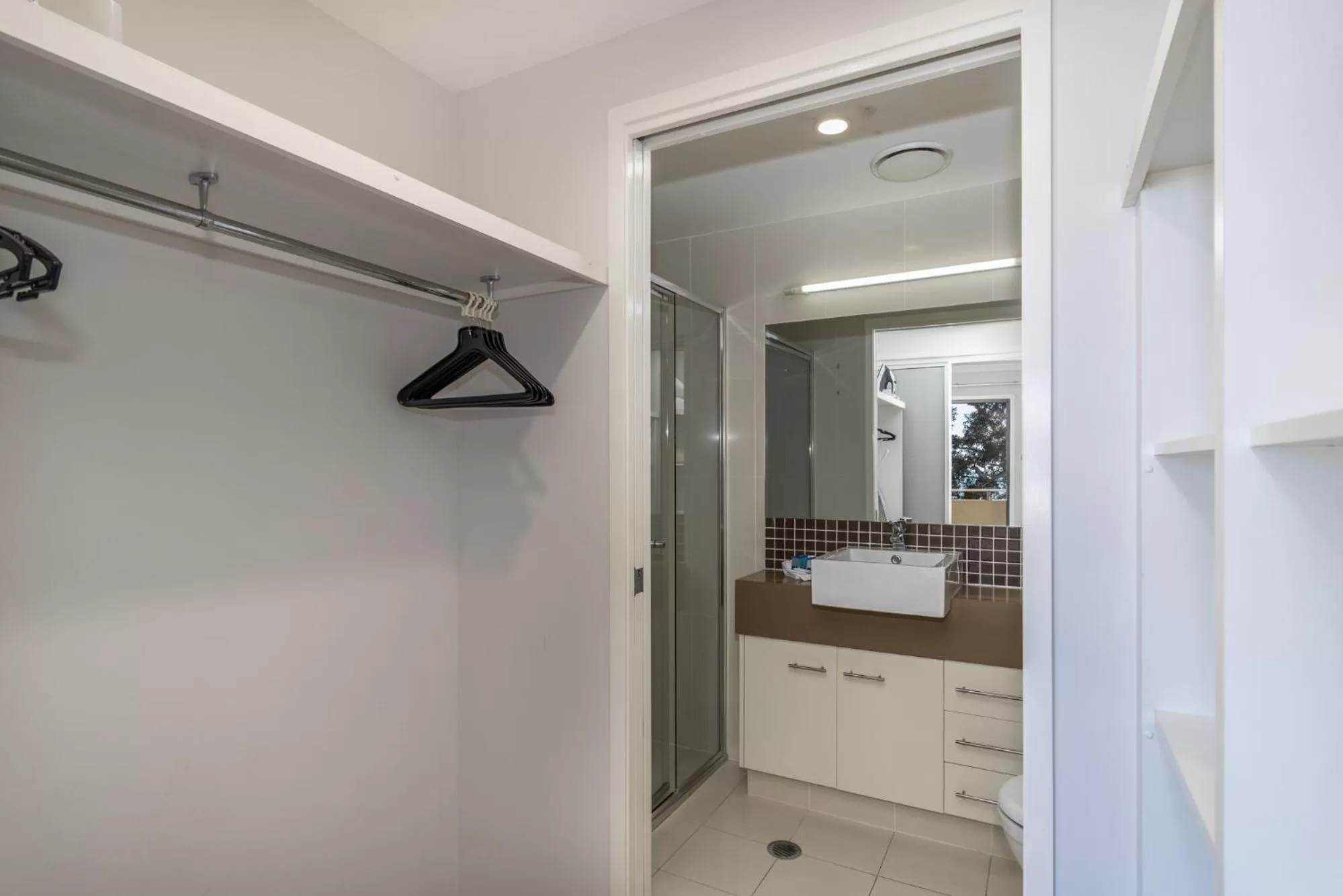 Kitchen/Kitchenette in Eden by the Bay