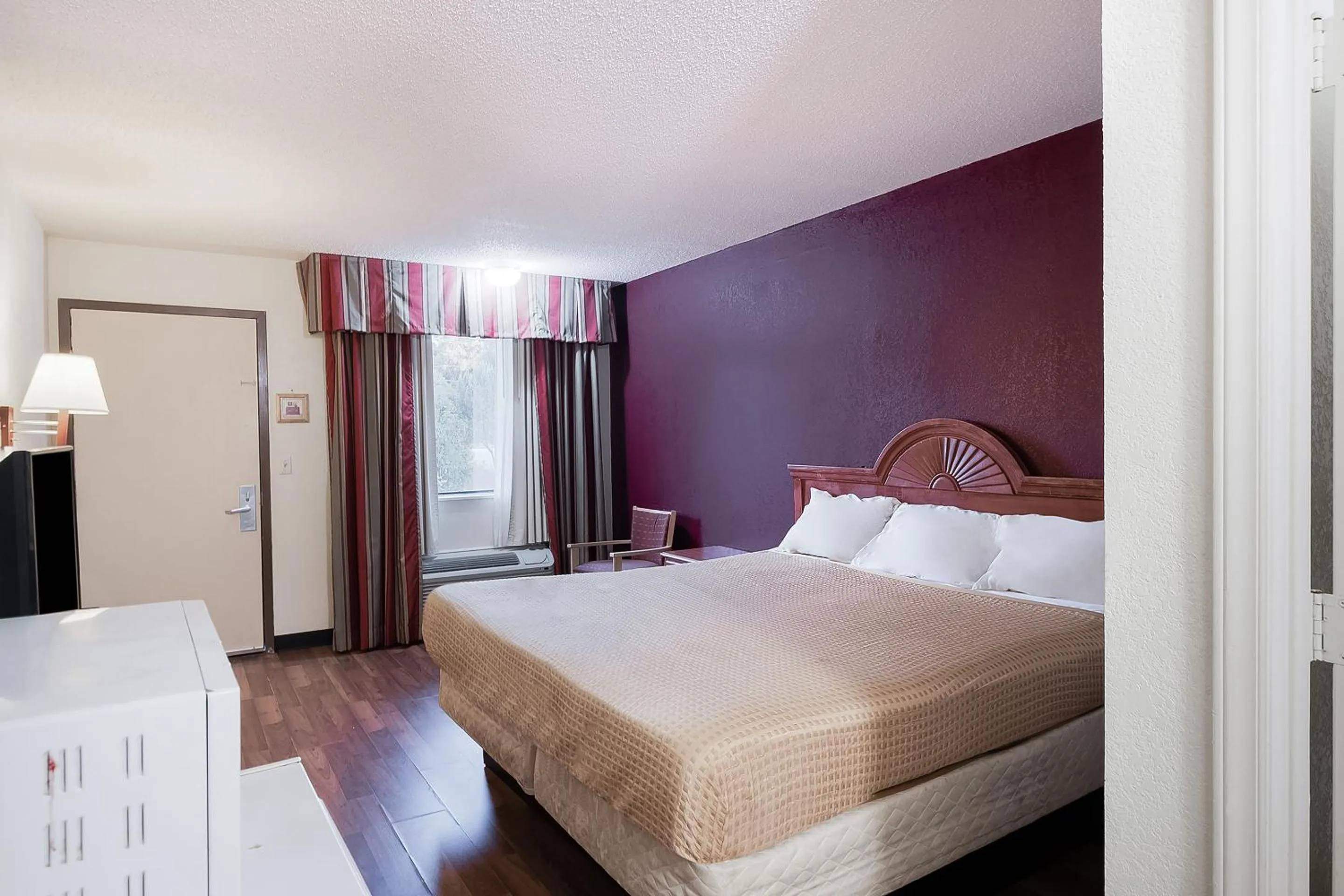 Bedroom, Bed in OYO Hotel Manning SC