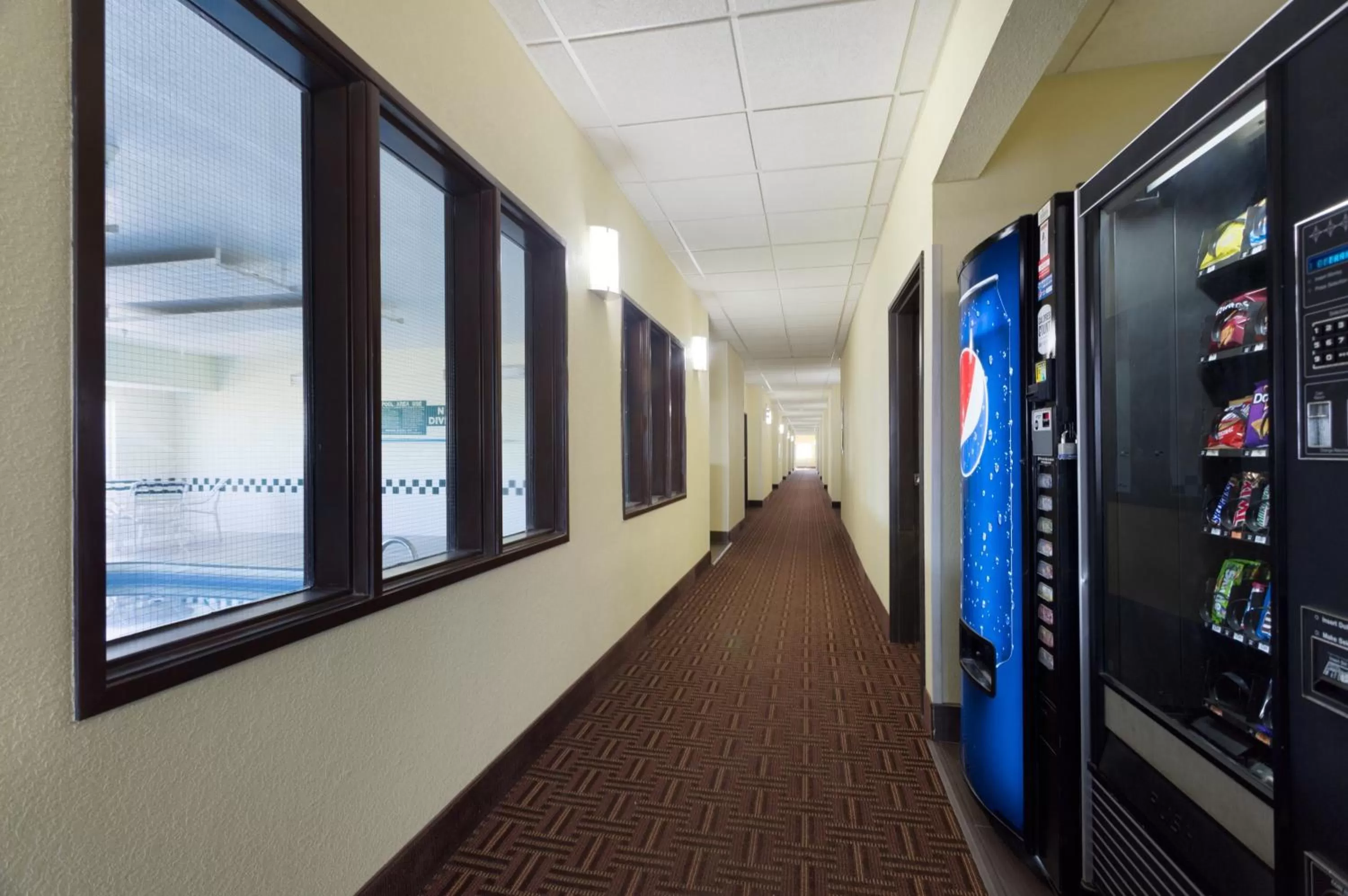 Decorative detail in Super 8 by Wyndham Lees Summit