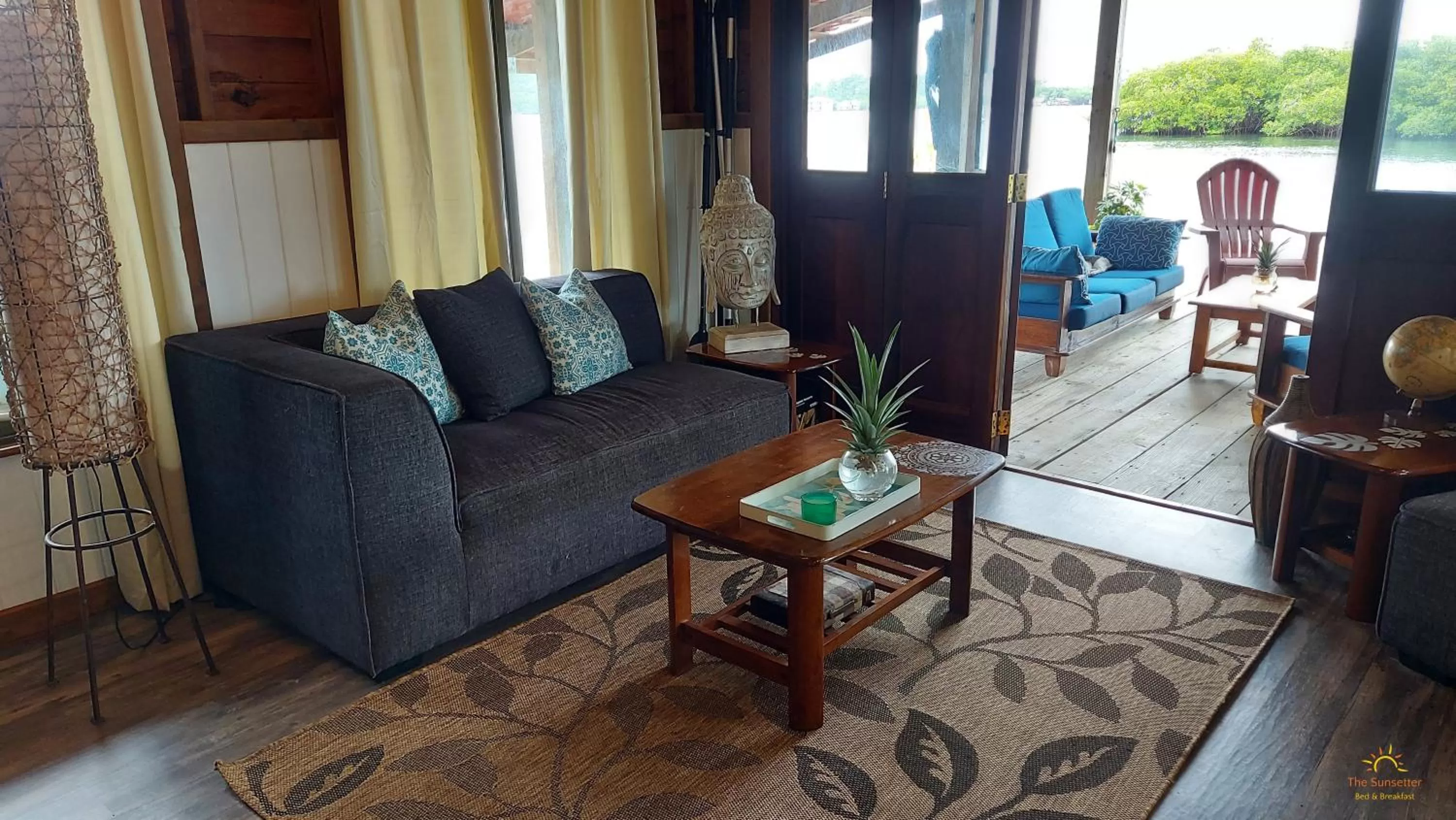 Seating Area in The Sunsetter Bed & Breakfast