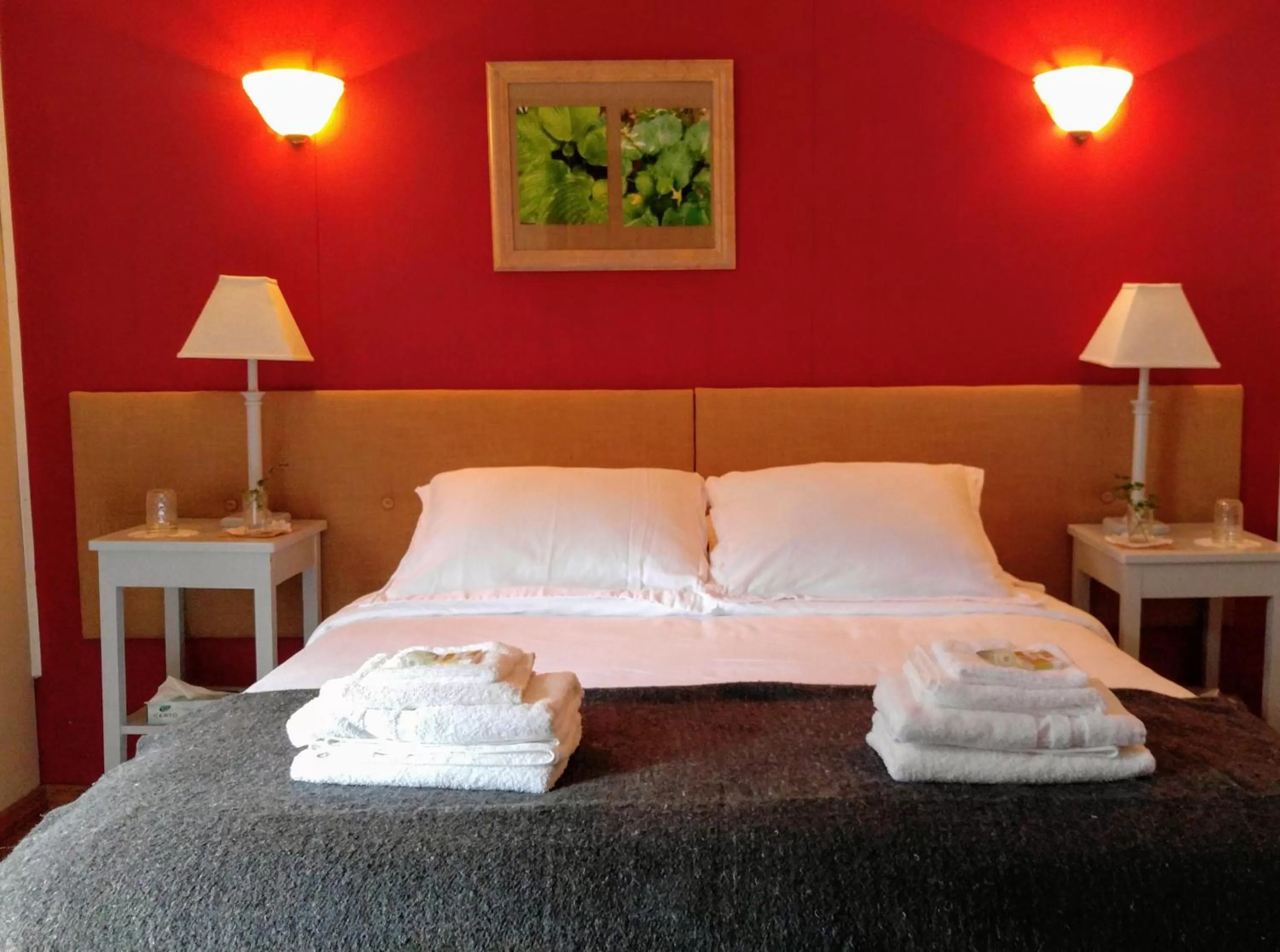 Bed in Pine Hill Arms Hotel