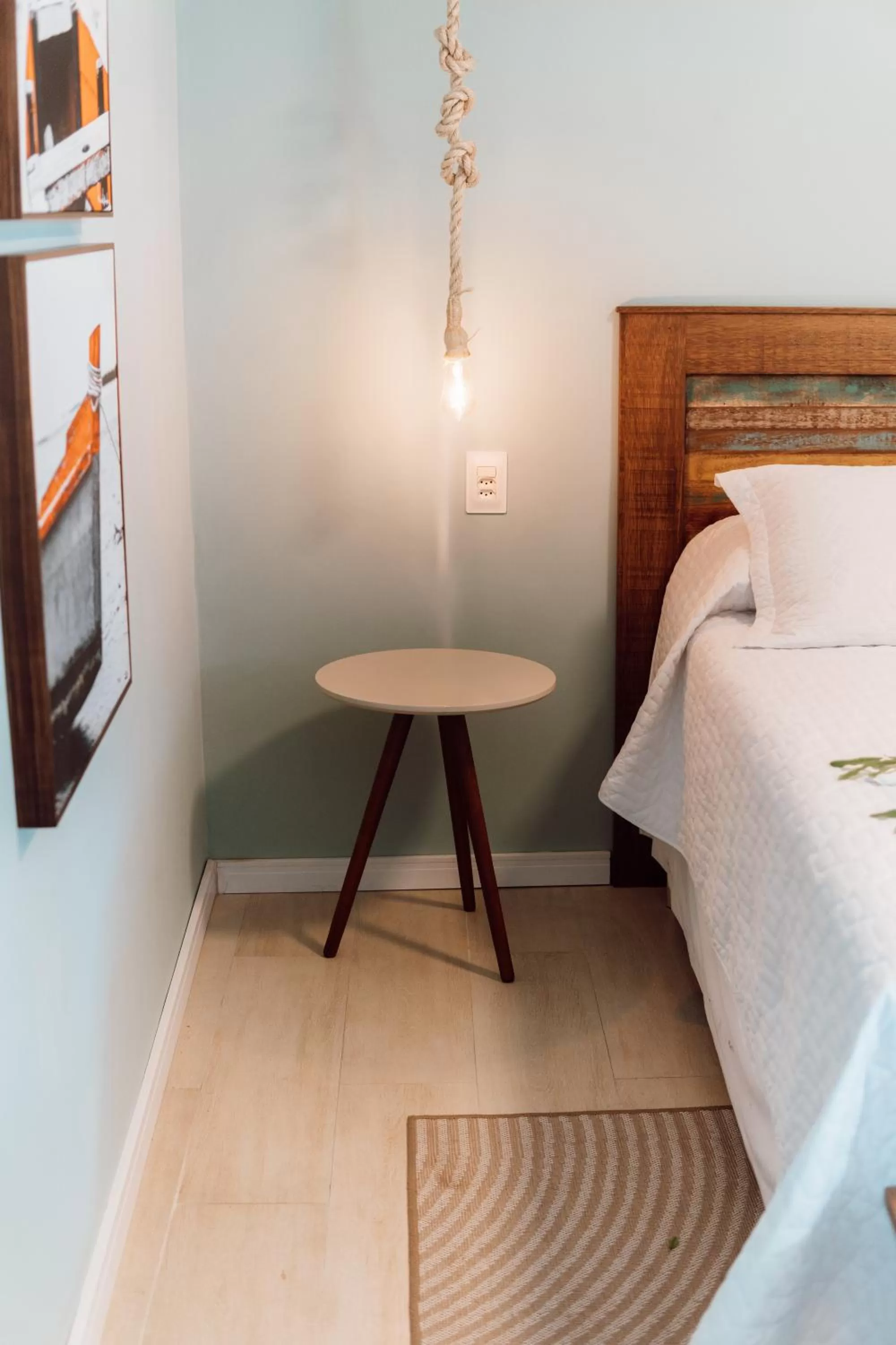 Photo of the whole room, Bed in Catamaran Praia Chalés