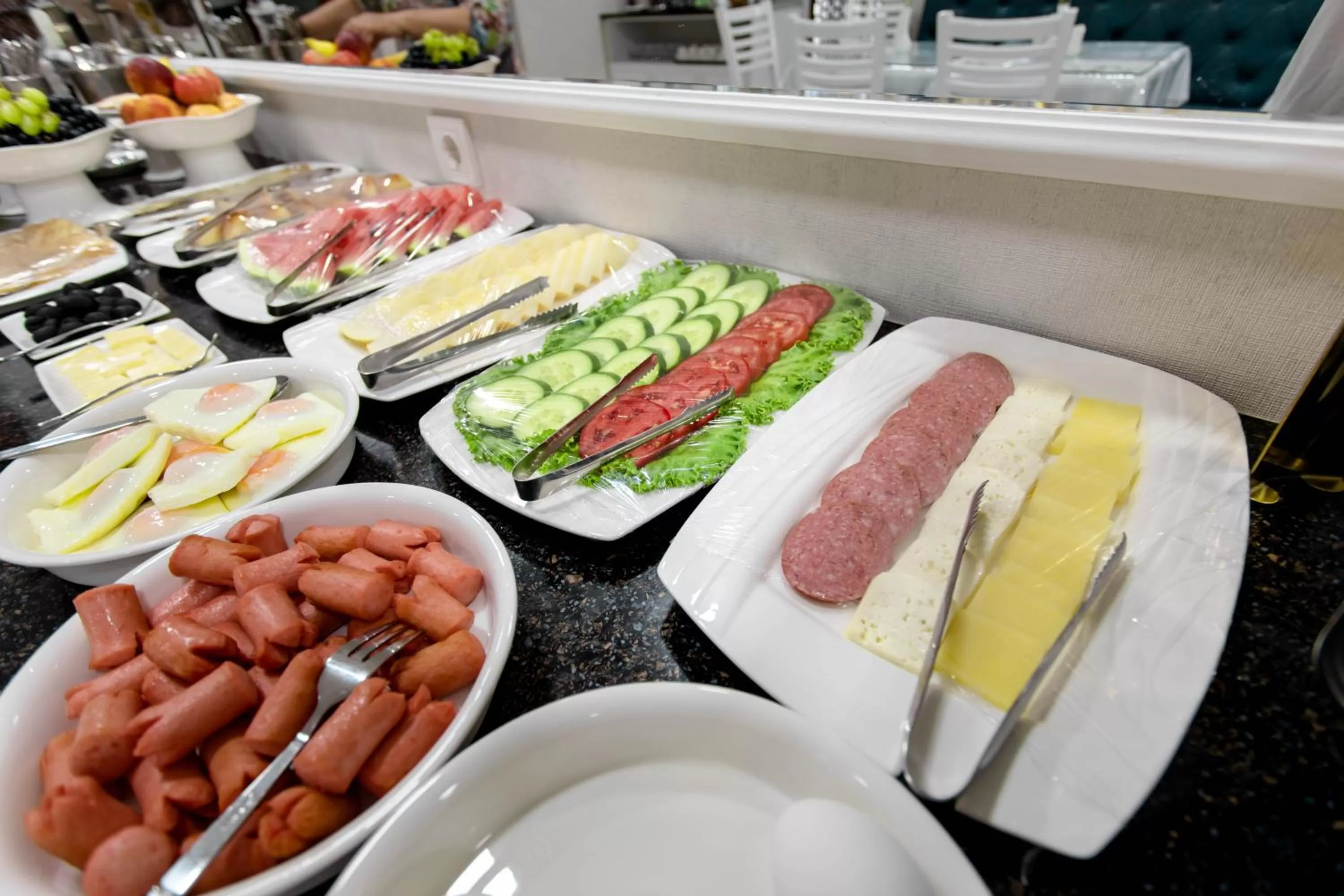 Food and drinks in Registon Saroy Hotel