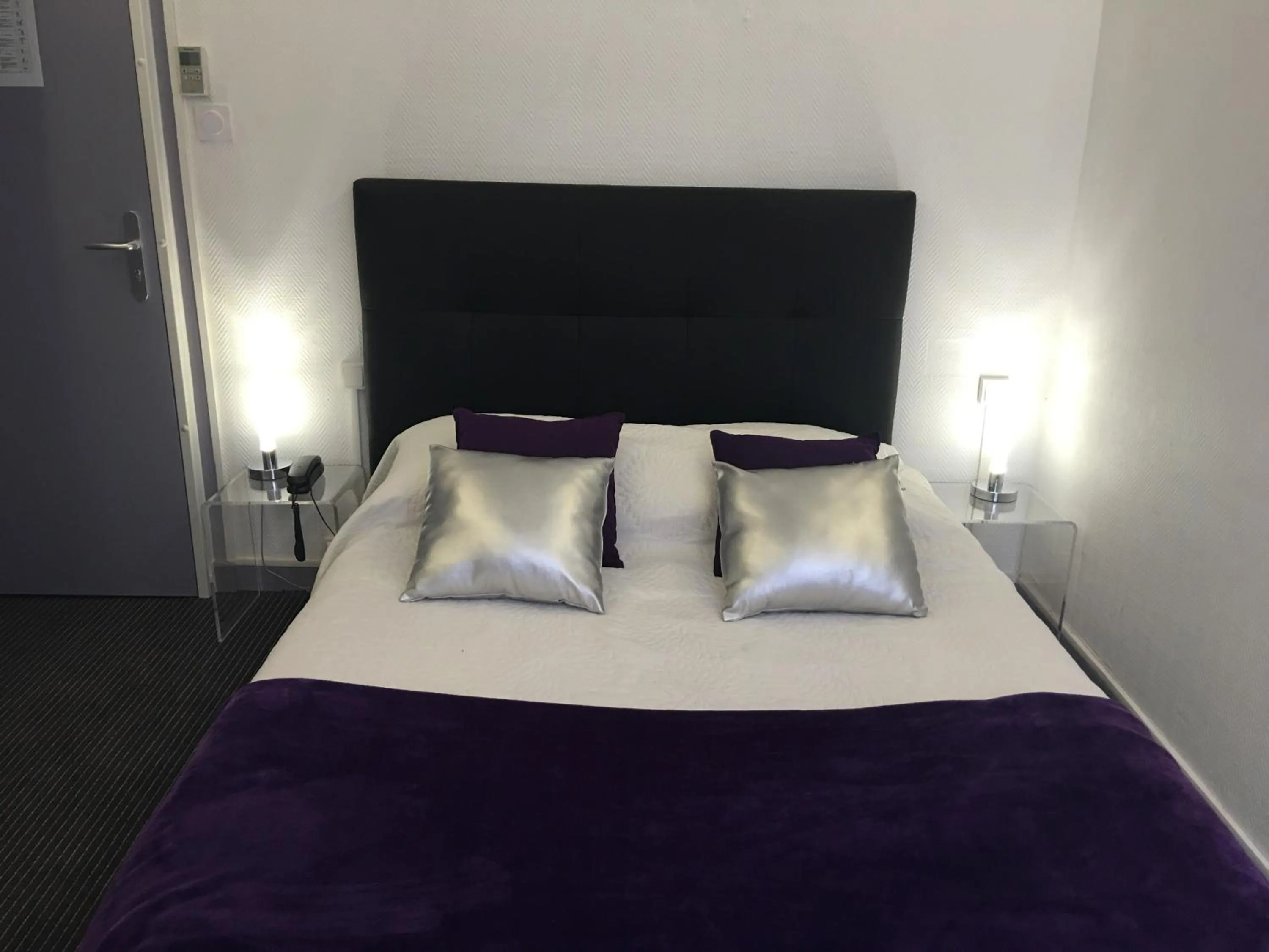 Bedroom, Bed in Hôtel Le Capitole