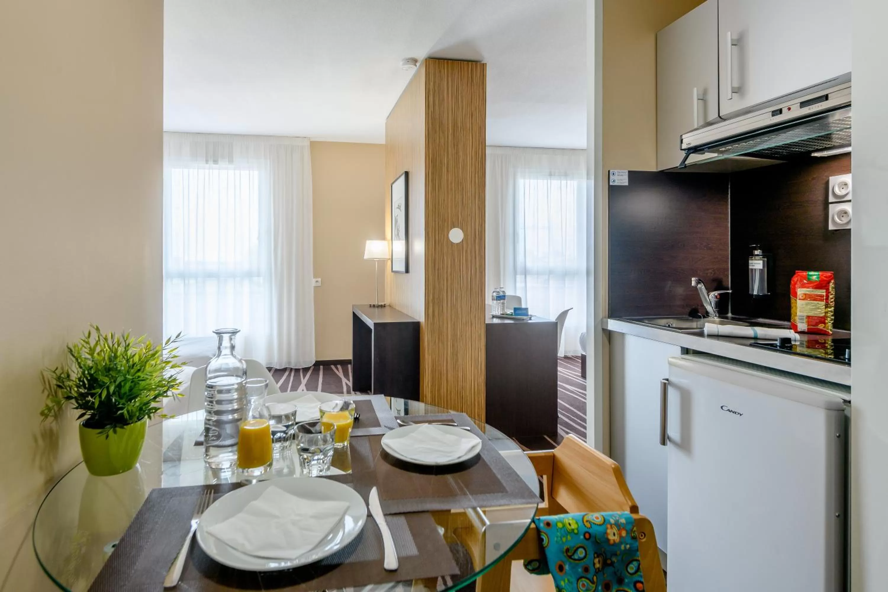 Kitchen or kitchenette in Comfort Aparthotel Bordeaux Begles Arena