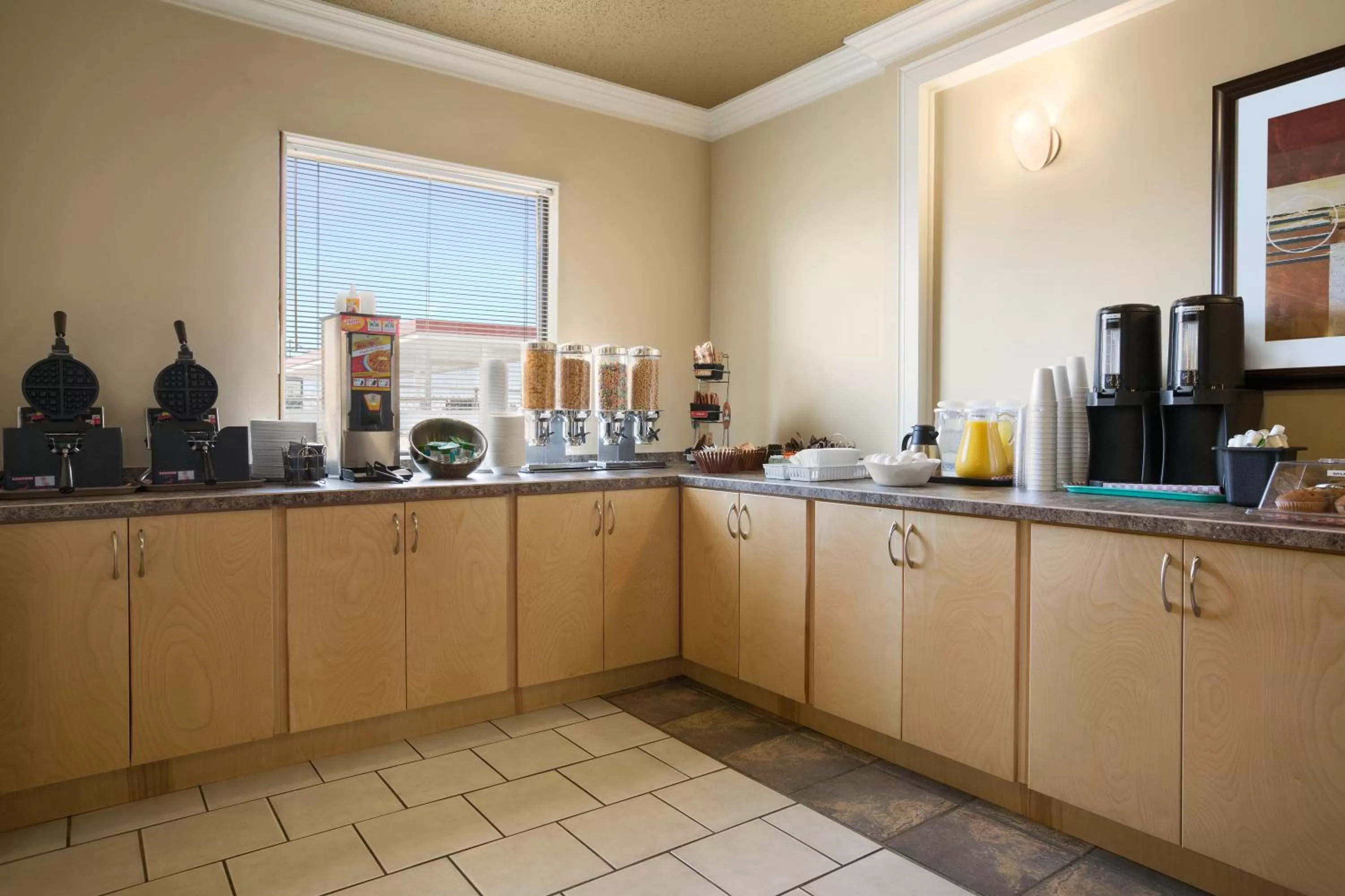 Continental breakfast in Days Inn by Wyndham High Level