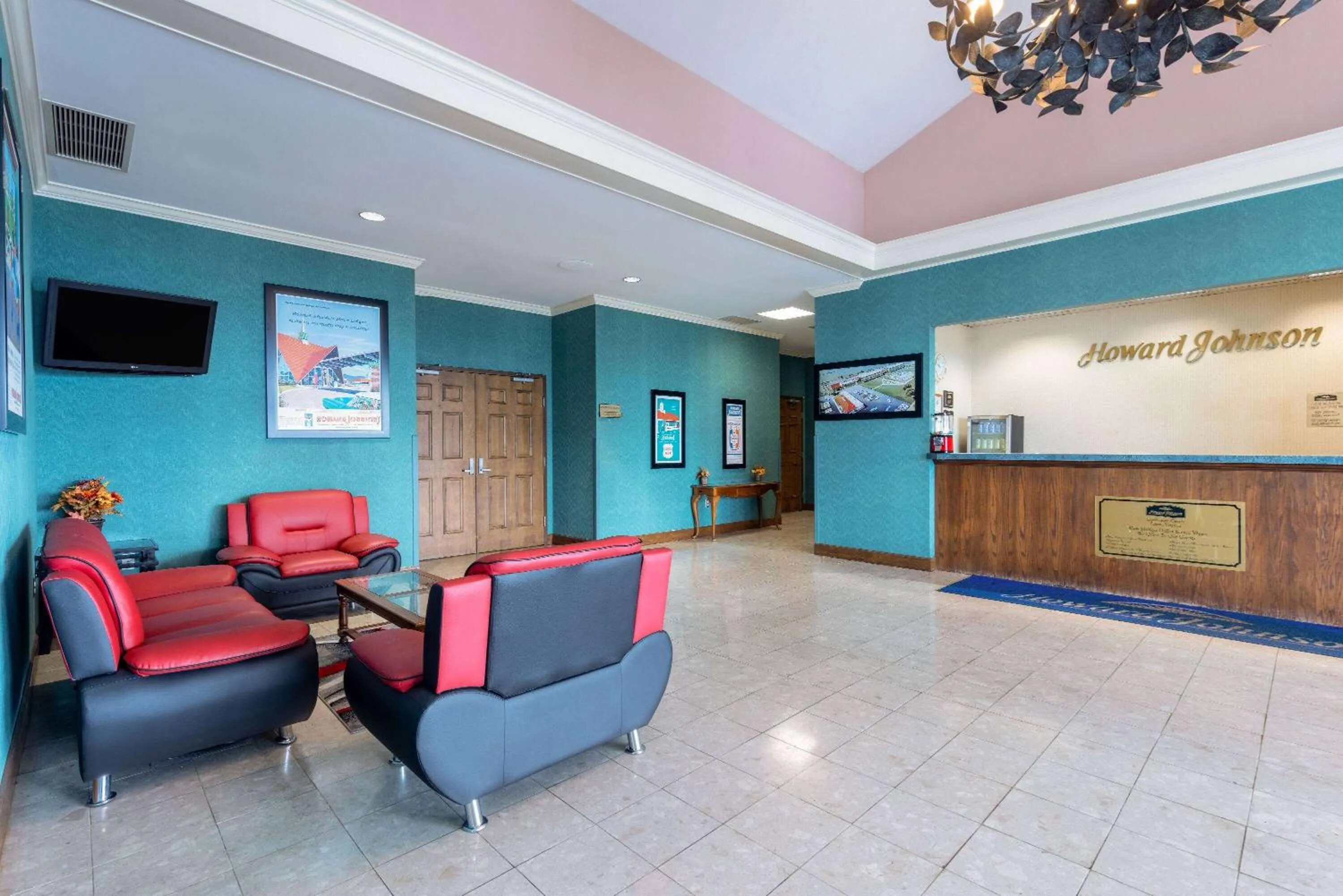Lobby or reception in Howard Johnson by Wyndham Salem Hotel & Conference Center