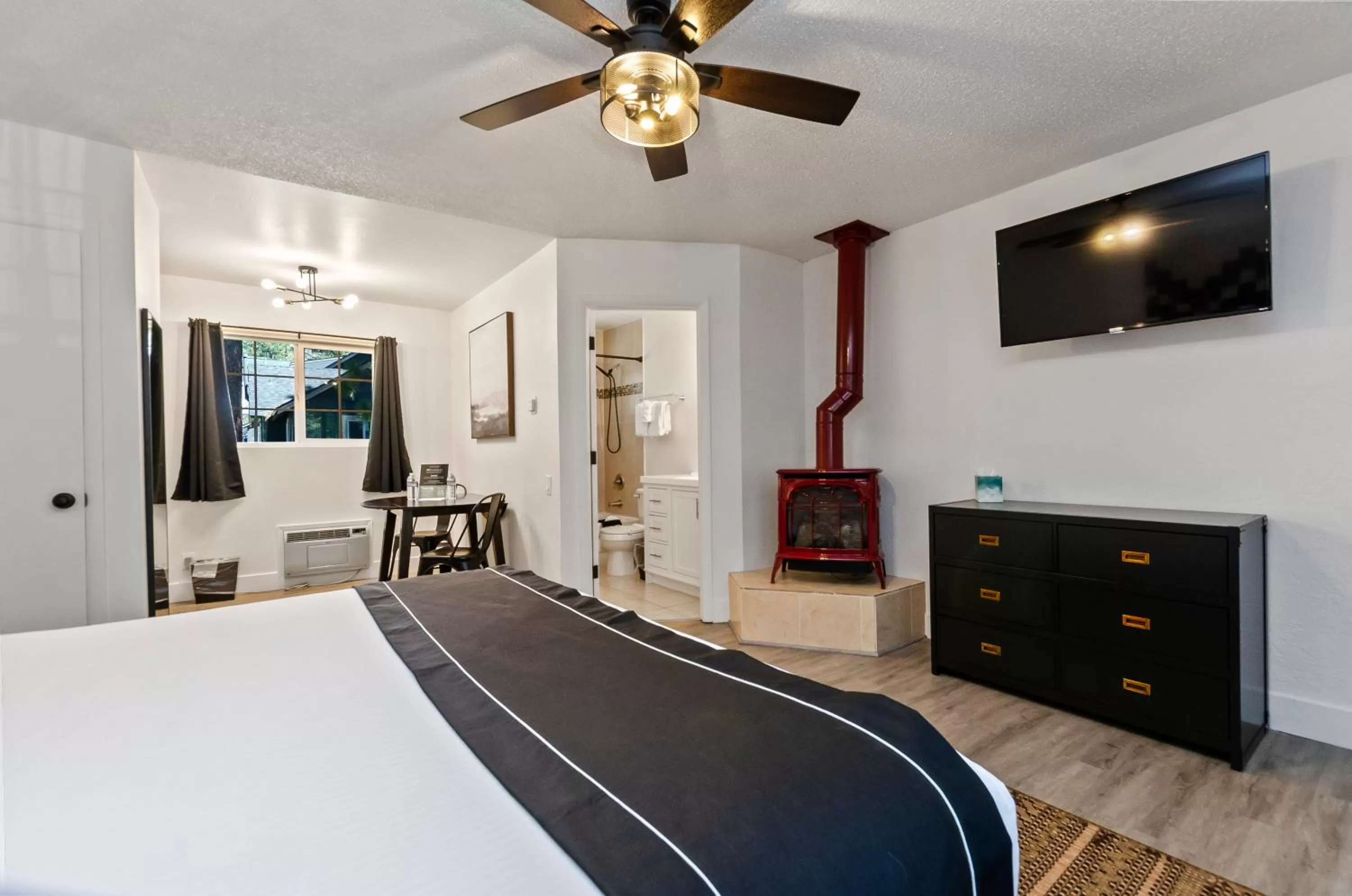 Bed in The Jeffrey Hotel