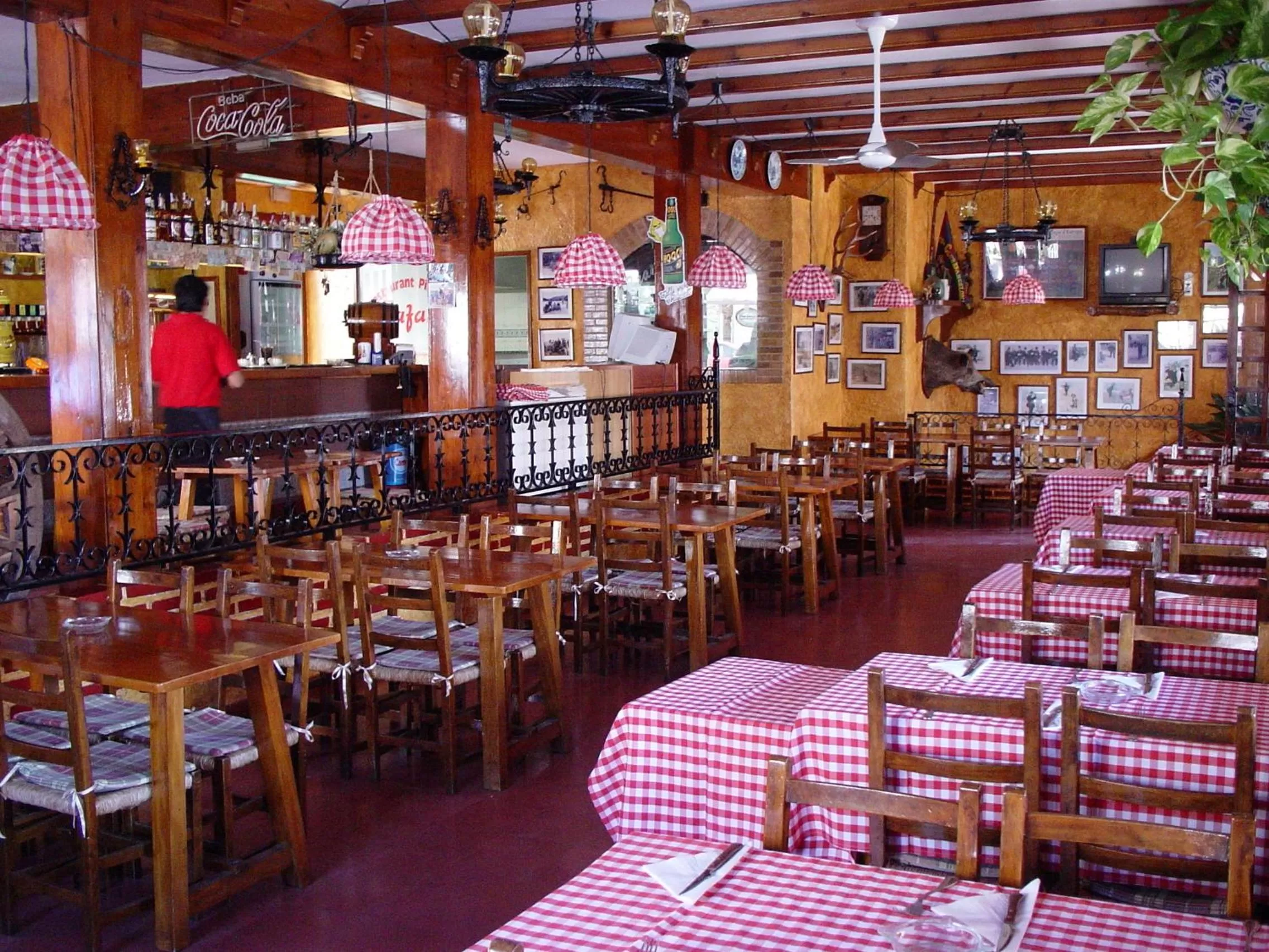 Restaurant/places to eat in Aparthotel Safari