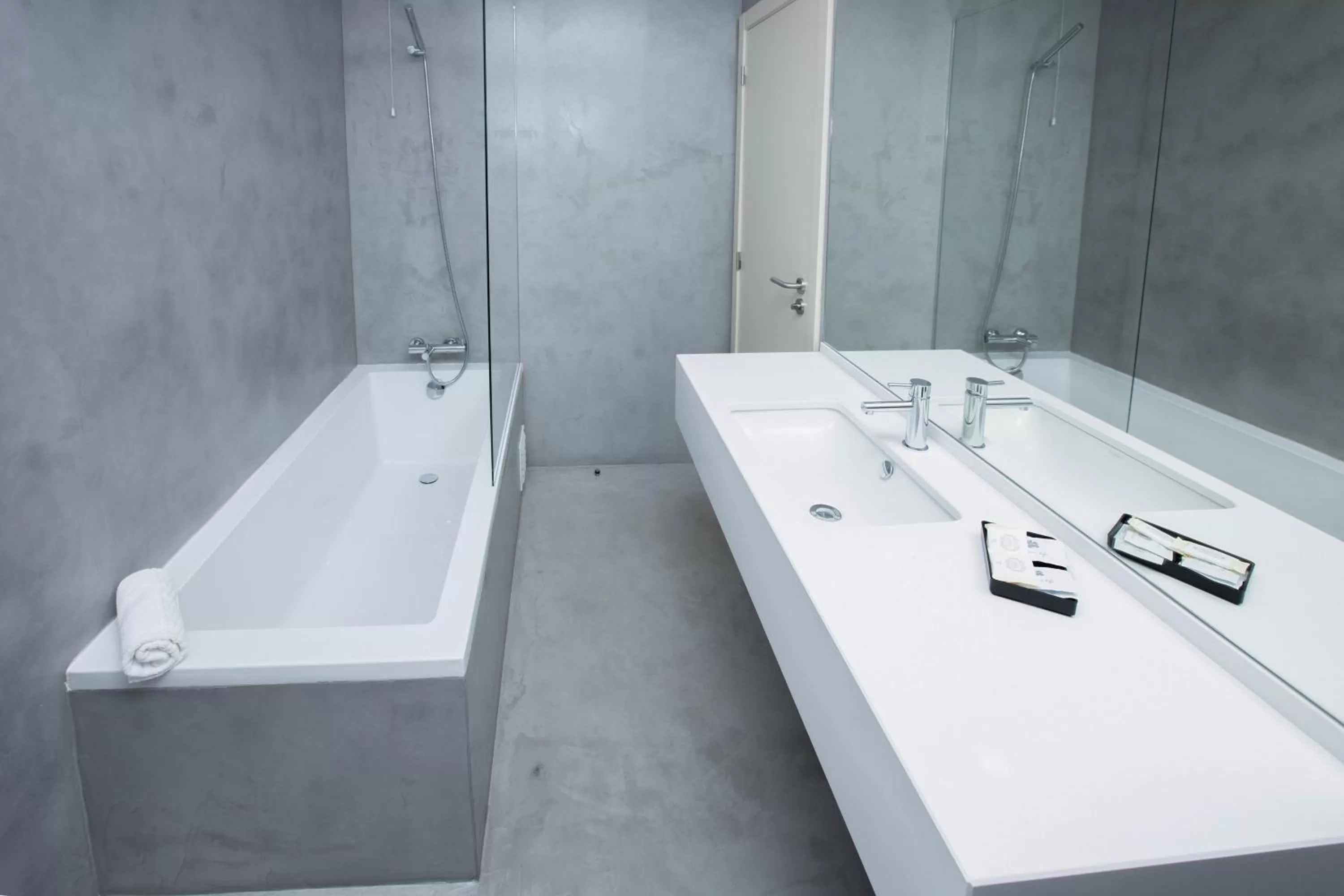 Toilet in Hotel Apartamento Foz Atlantida