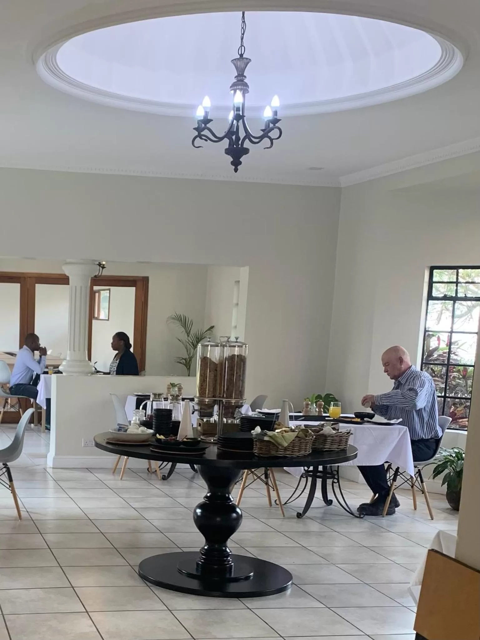 Restaurant/Places to Eat in The Leslie - Bed & Breakfast