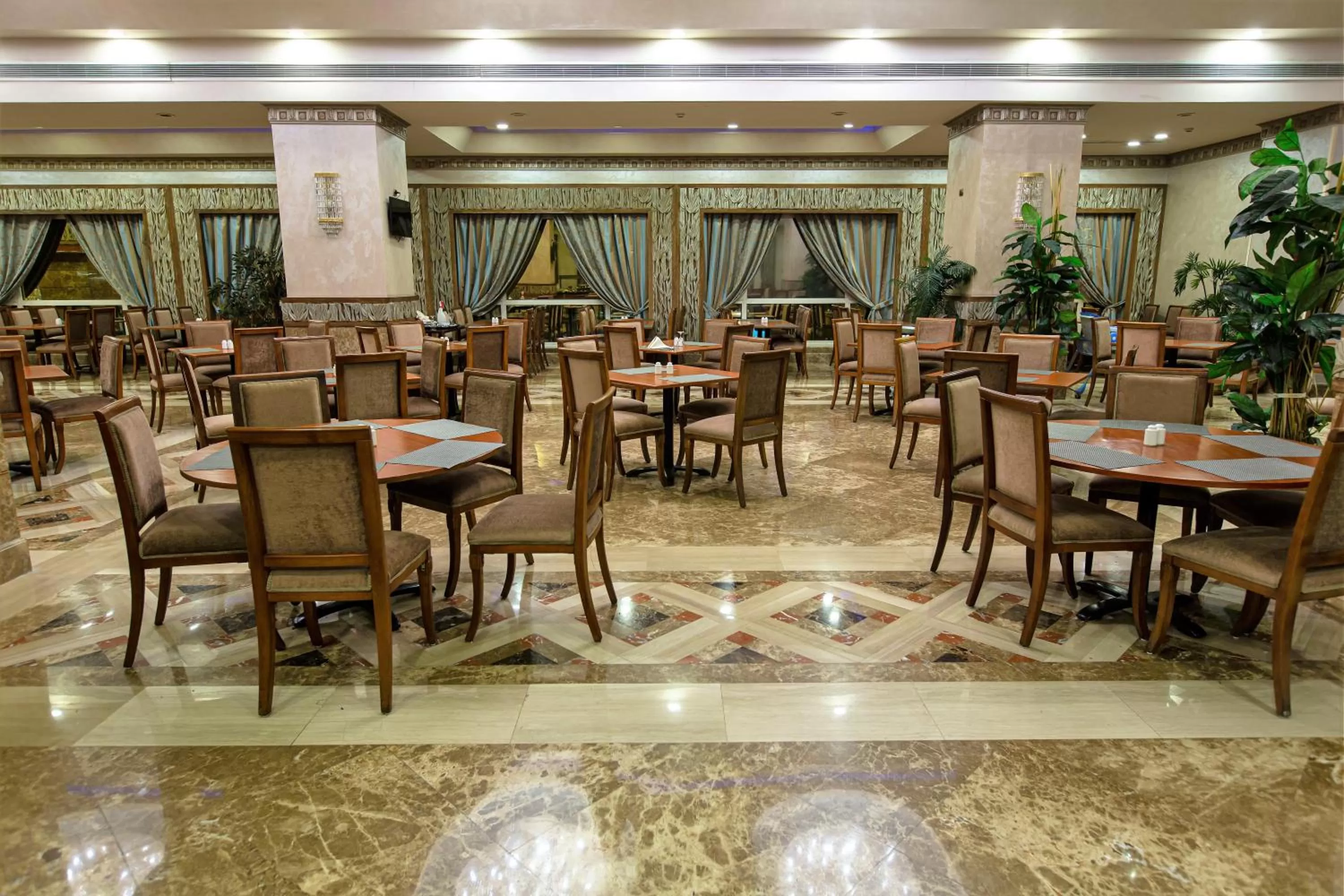 Restaurant/places to eat in Triumph Plaza Hotel