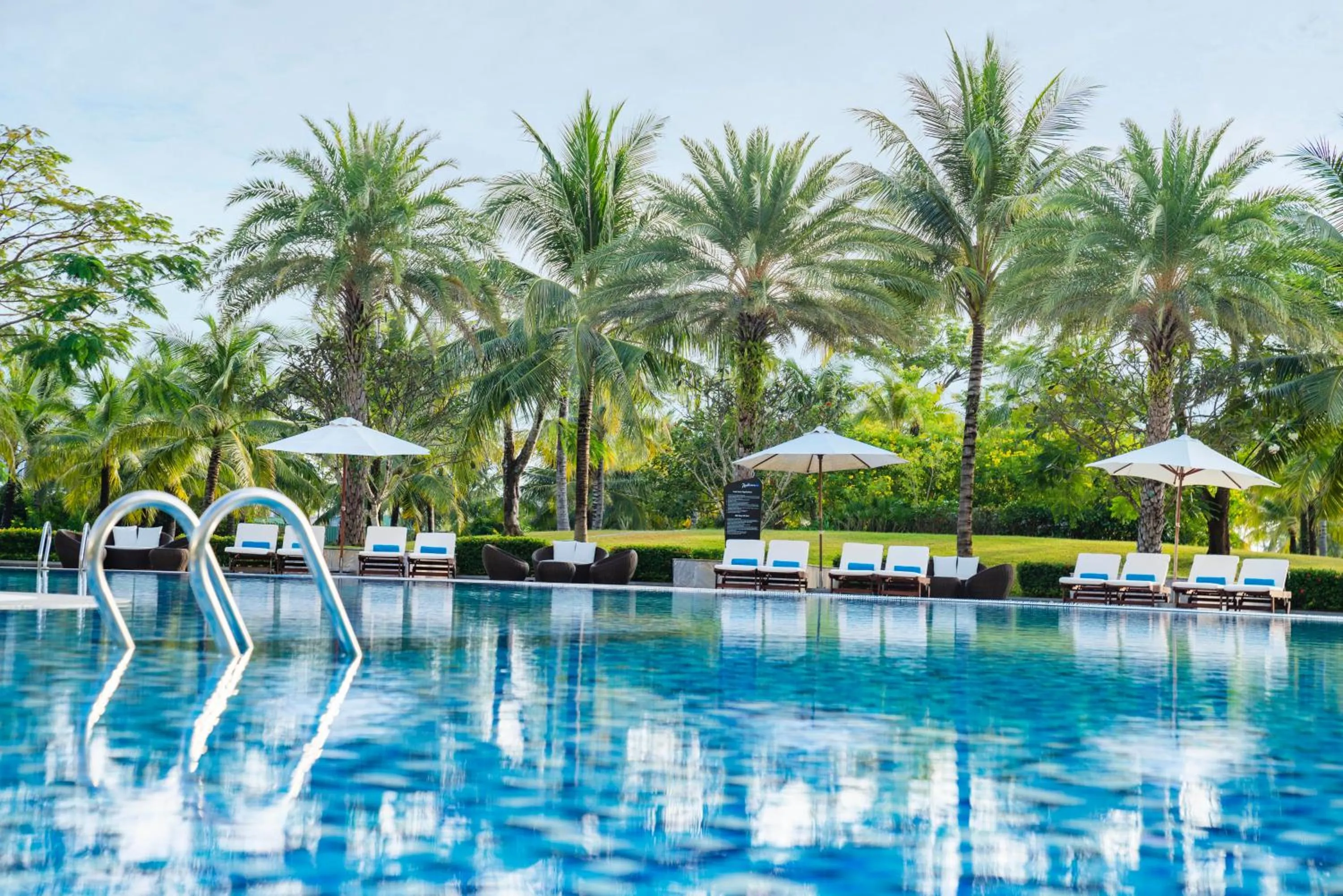 Swimming pool in Radisson Blu Resort Phu Quoc