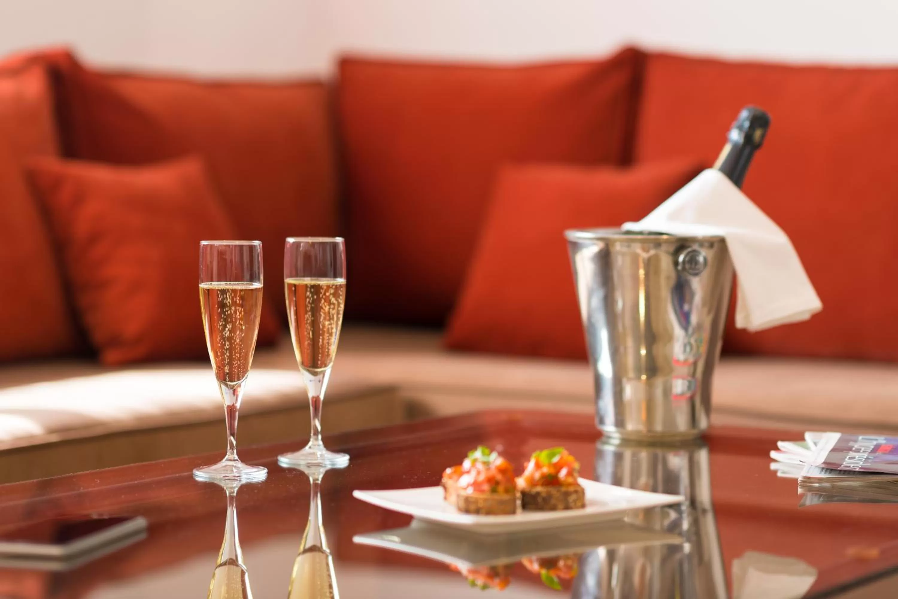 Drinks in La Résidence