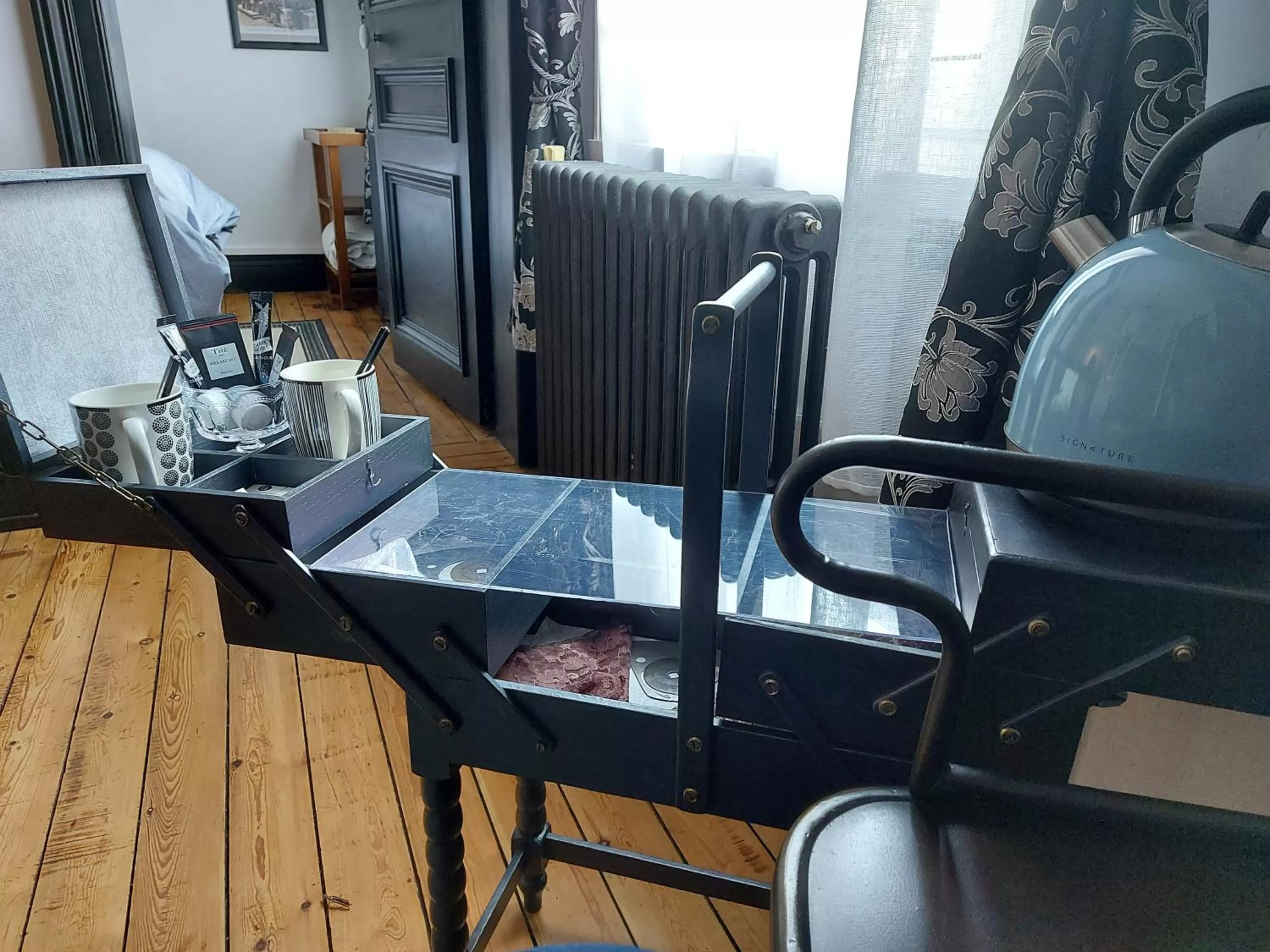 Coffee/tea facilities in B & B Les Secrets des Loges