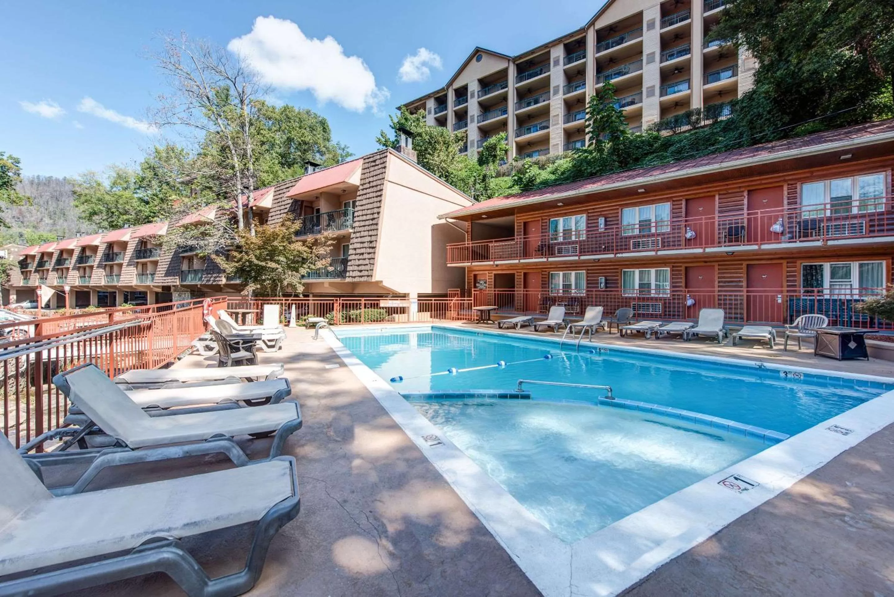Swimming pool in Quality Inn Creekside - Downtown Gatlinburg