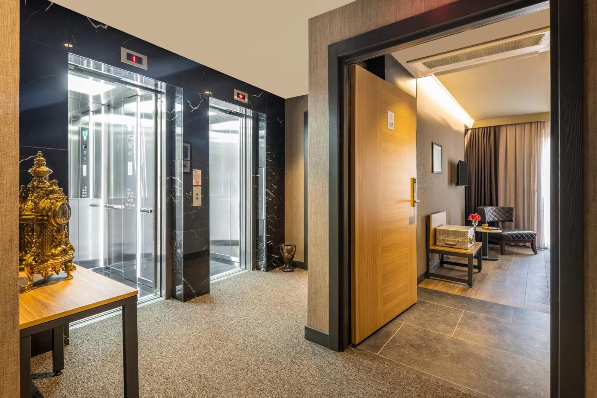 elevator in Marius Hotel