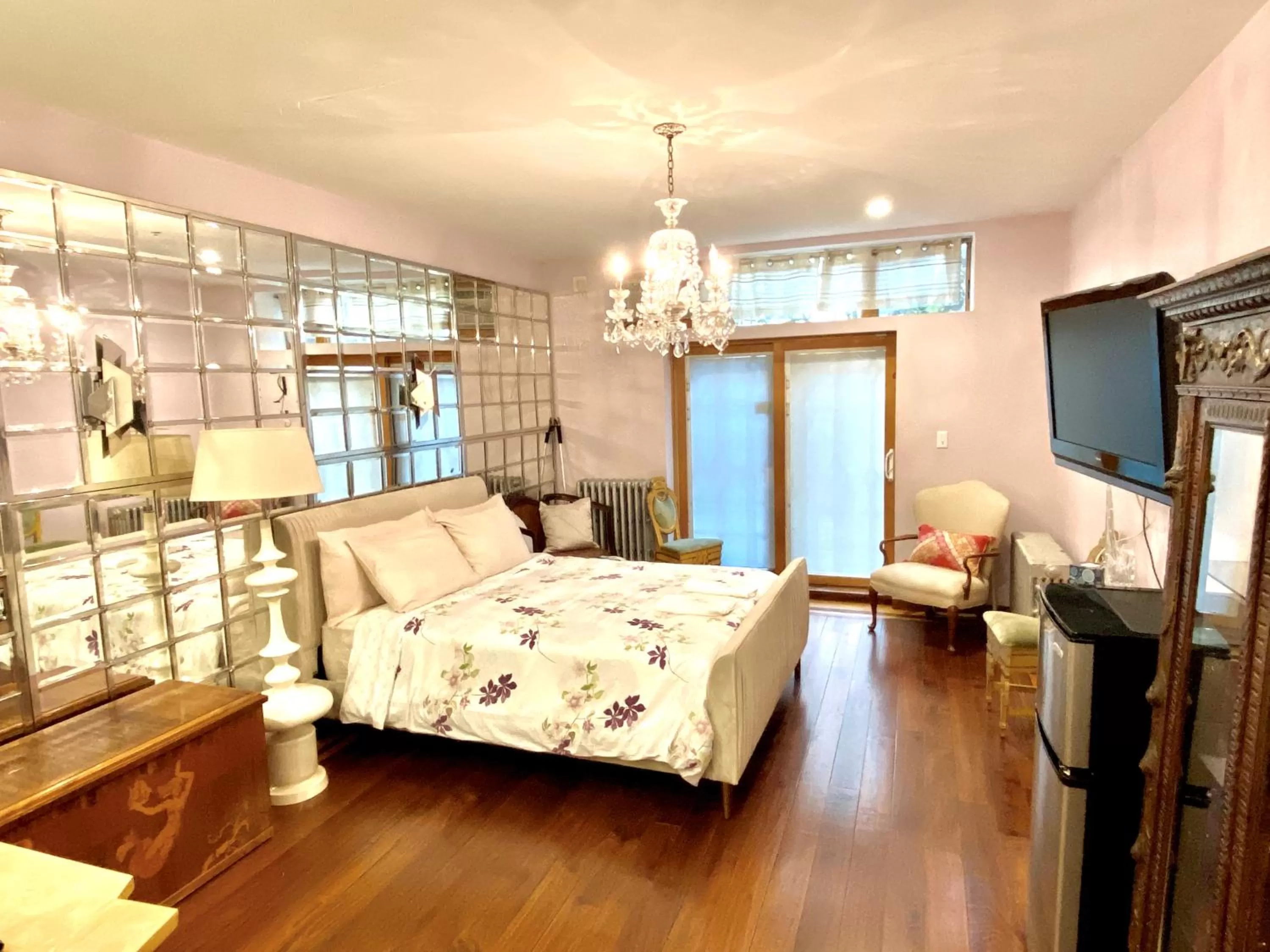 Bed in Northern Lights Mansion