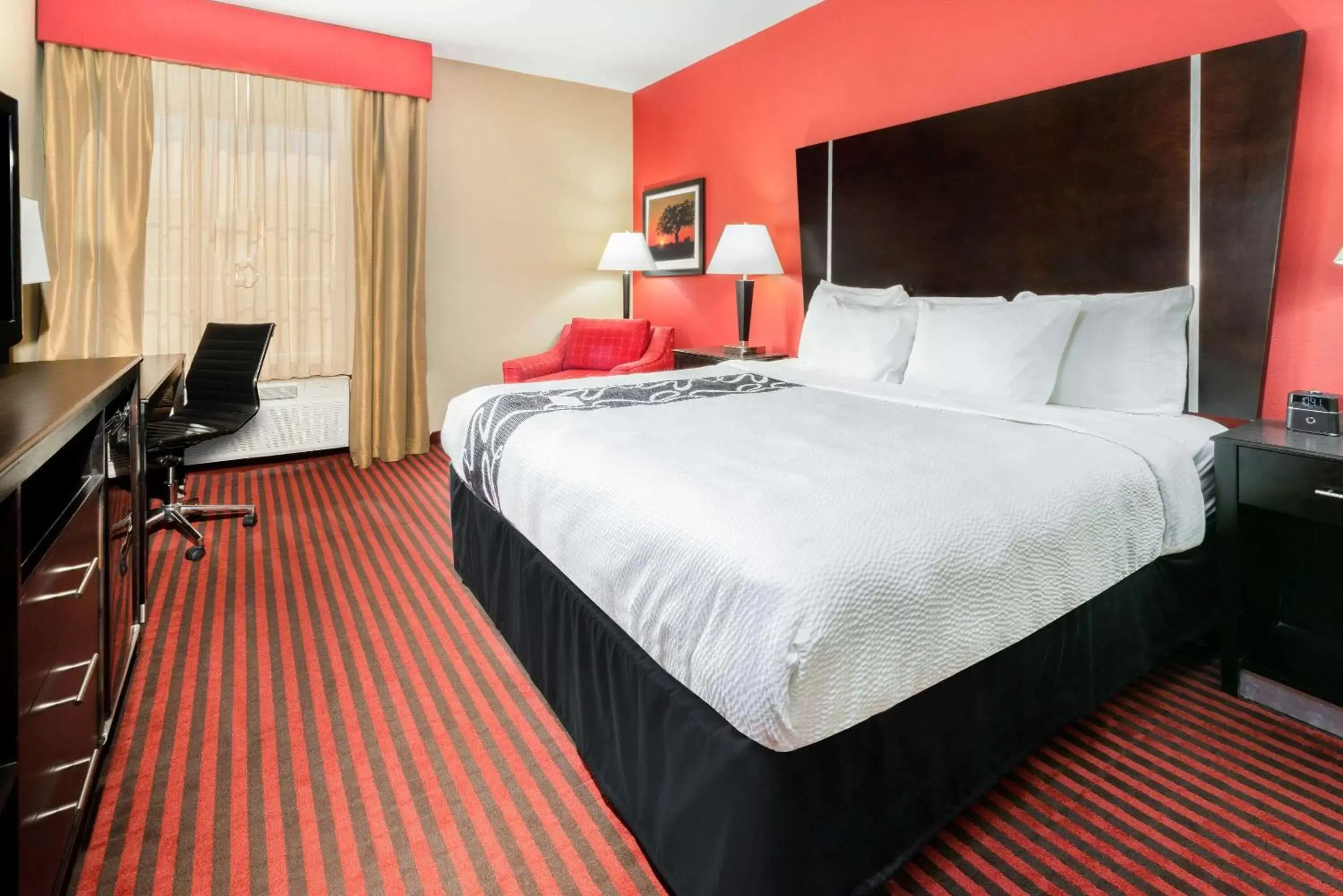 King Room - Mobility Access/Non-Smoking in La Quinta by Wyndham Boutte King Room - Mobility Access/Non-Smoking in La Quinta by Wyndham Boutte