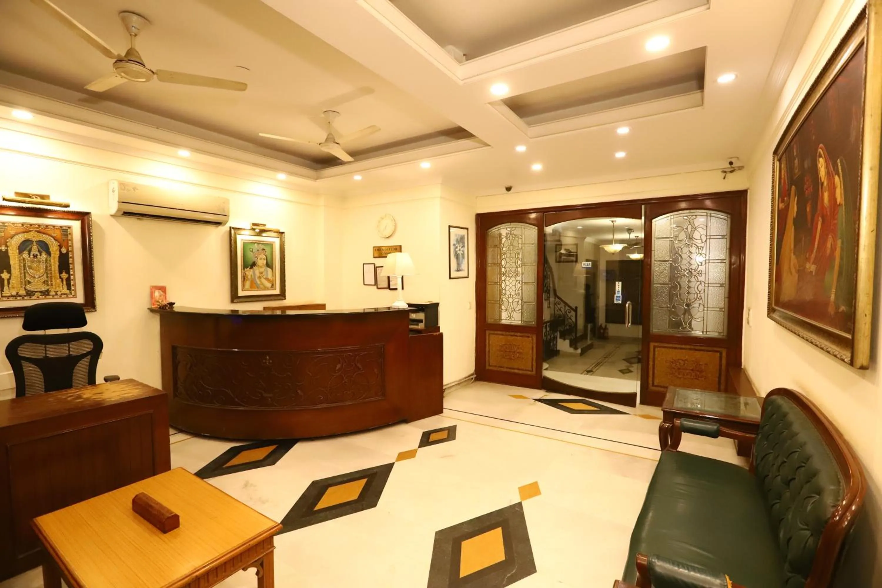 Lobby or reception in Hotel Ambica Palace AIIMS New Delhi - Couple Friendly Local ID Accepted