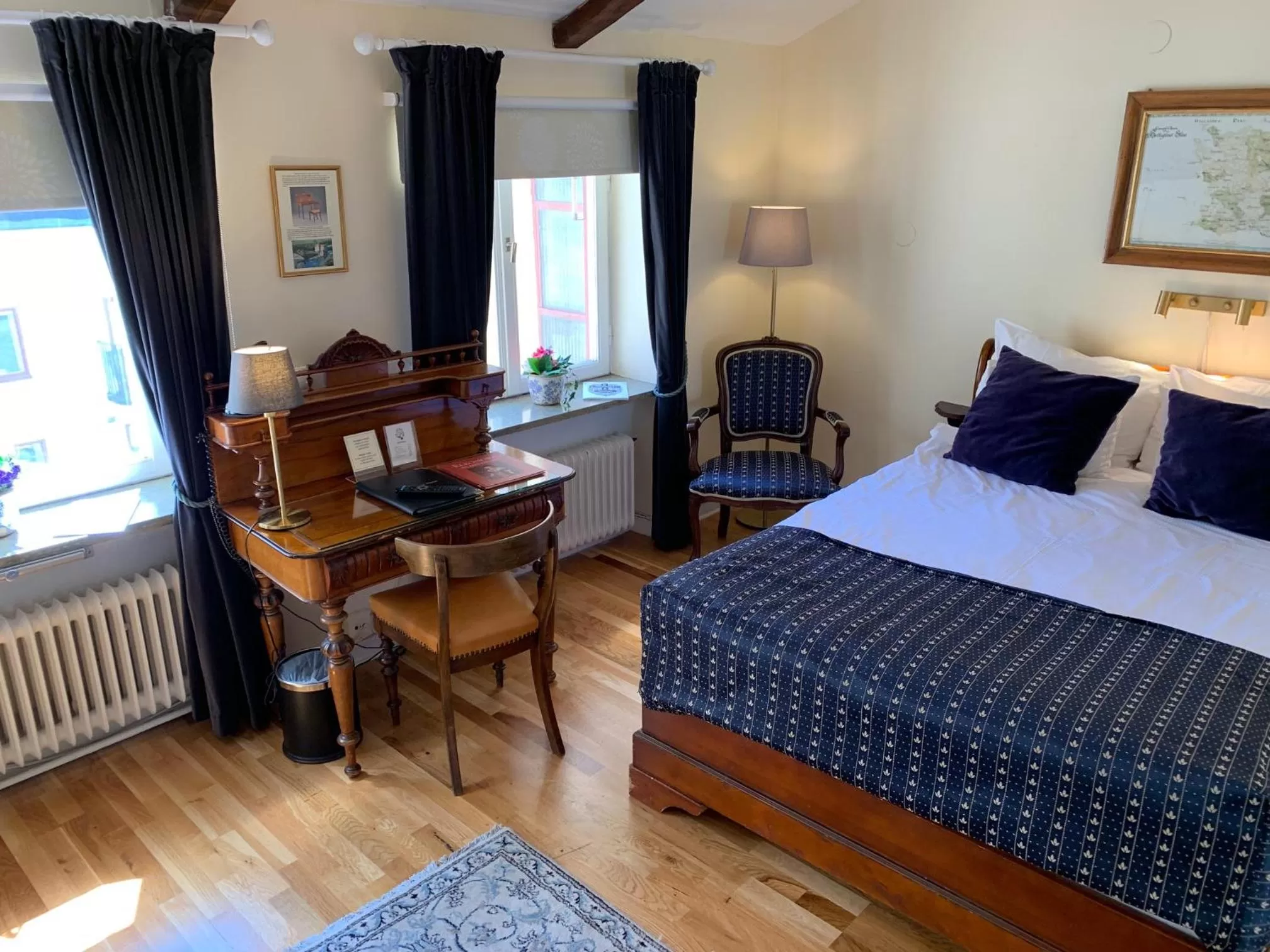 Bed in Mayfair Hotel Tunneln